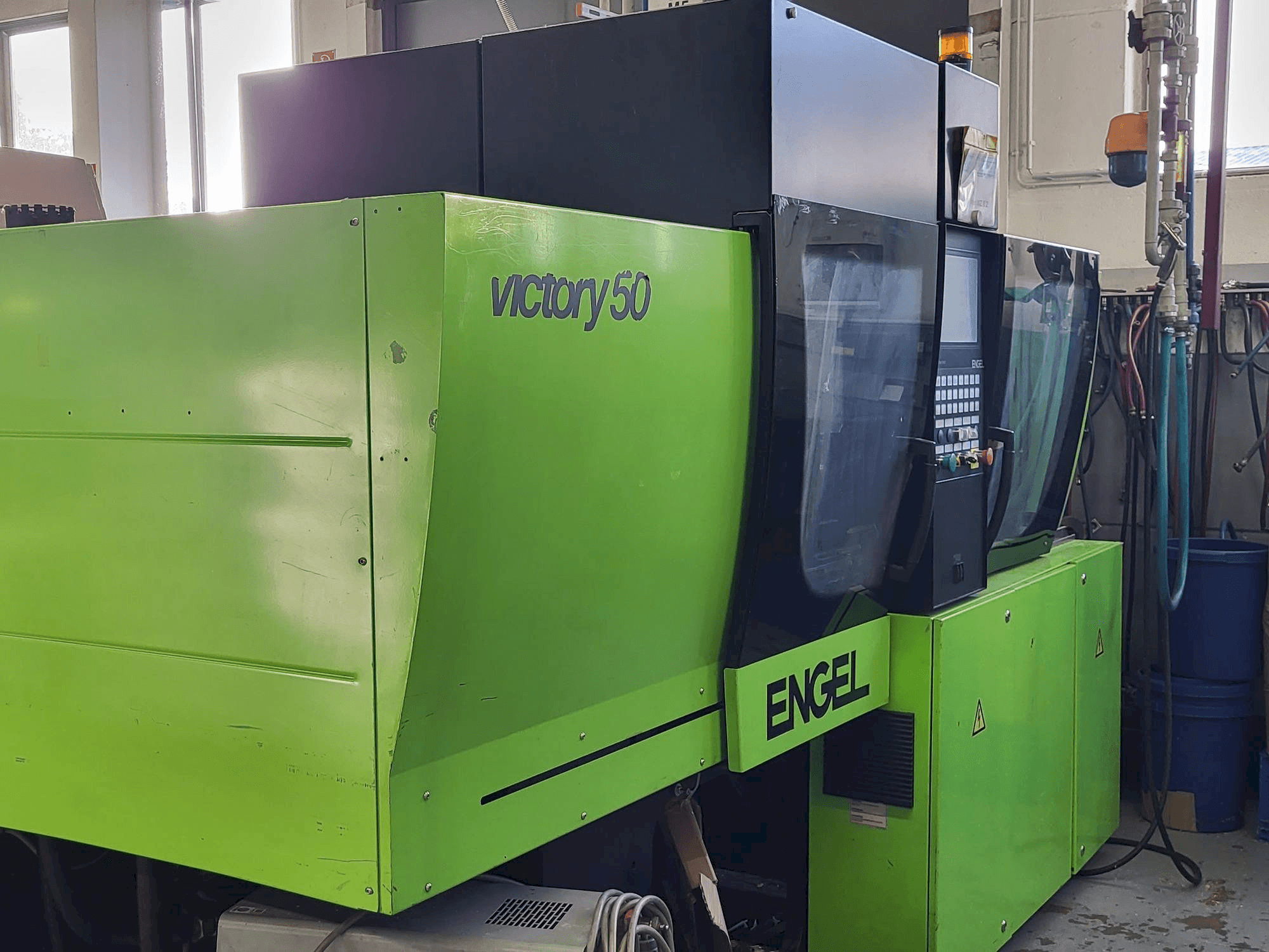 Vista Lateral Esquerda da Engel Victory 200/50 FOCUS máquina