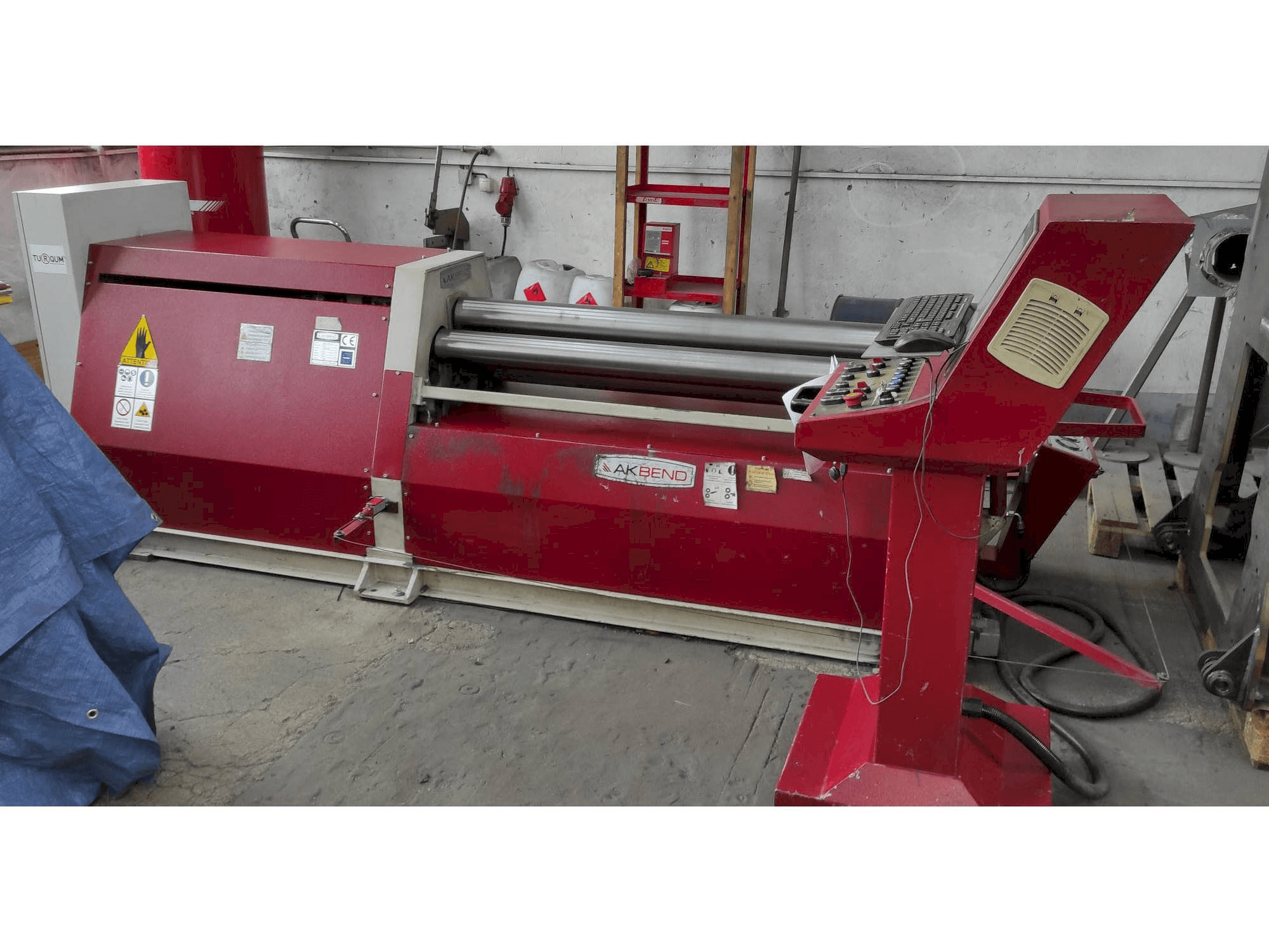 Vista Frontal da AKBEND AHS 15/4-6 máquina