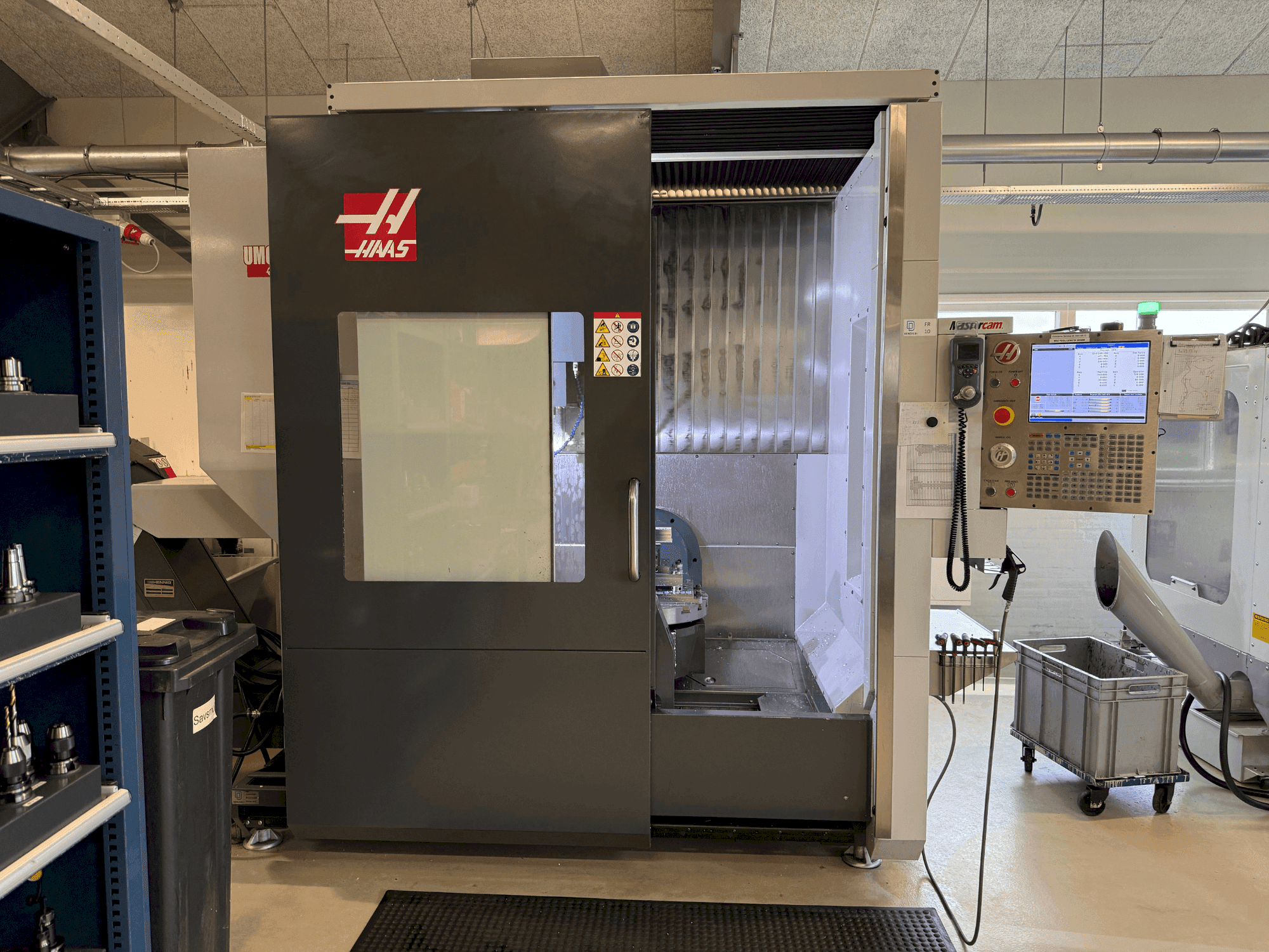 Vista Frontal da HAAS UMC-750 máquina