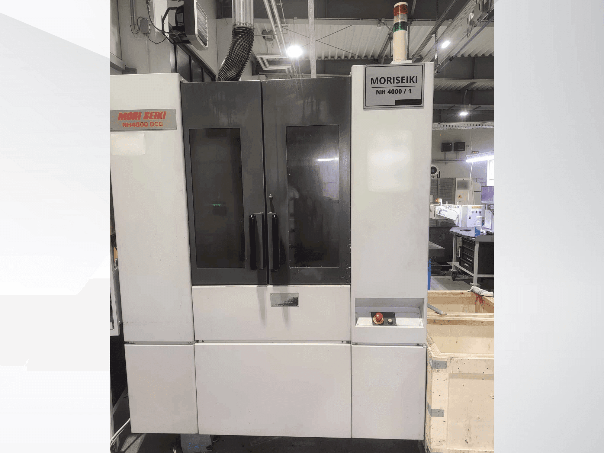 Vista Frontal da MORI SEIKI NH 4000 DCG máquina