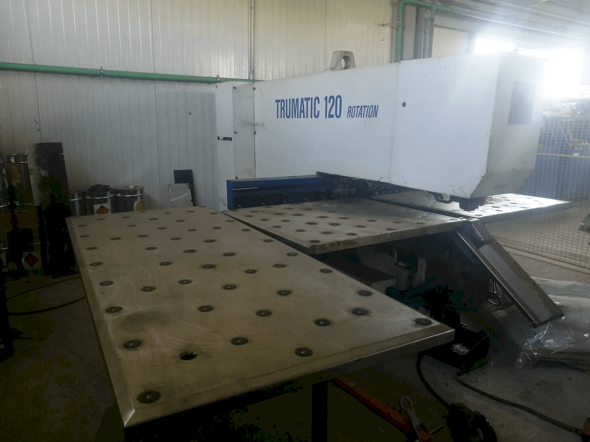Vista Frontal da Trumpf Trumatic 120R máquina