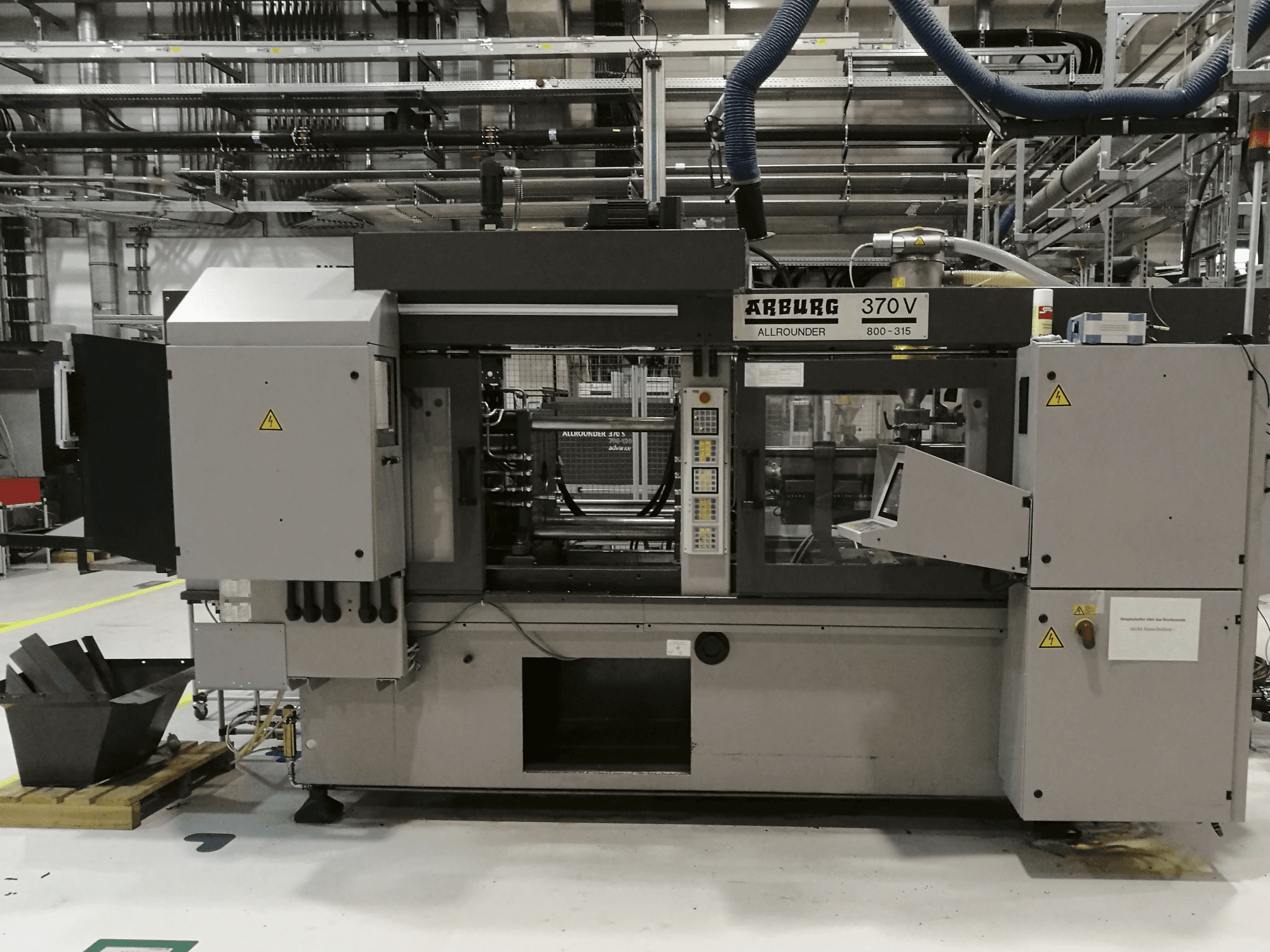 Vista Frontal da Arburg 370V 800-315 máquina