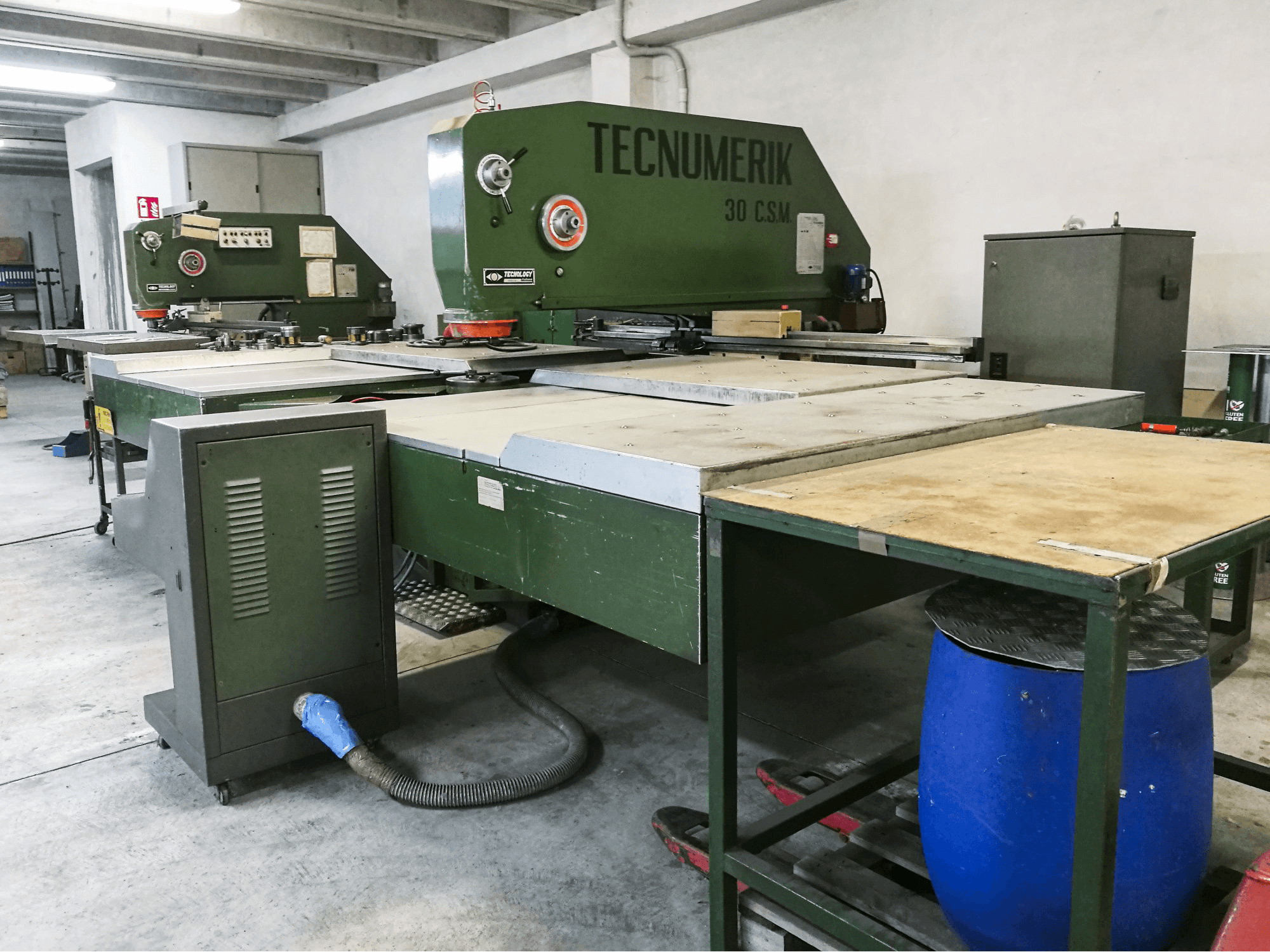 Vista Direita da Tecnology Tecnumerik 30 C.S.M. máquina