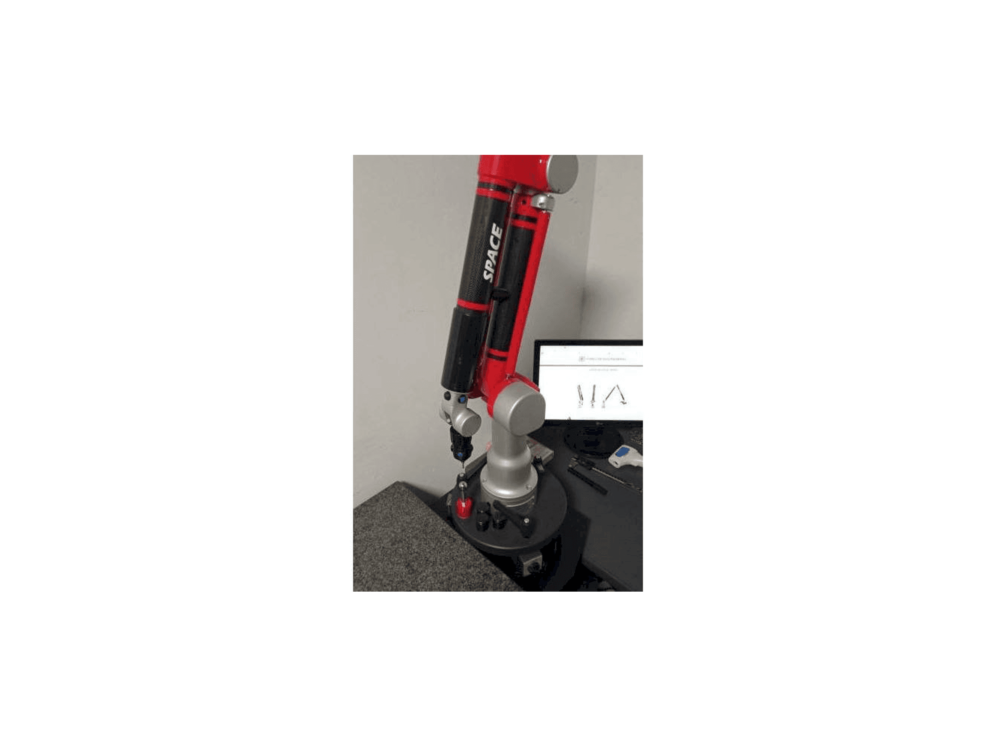 Vista Frontal da Tomelleri Engineering Space - 6 Axes máquina