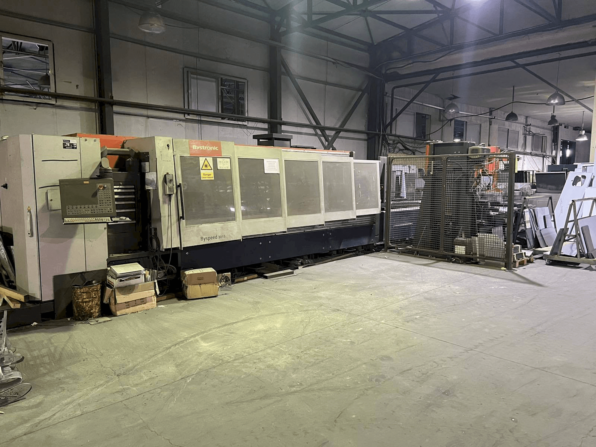 Vista Frontal da Bystronic Byspeed 3015 máquina