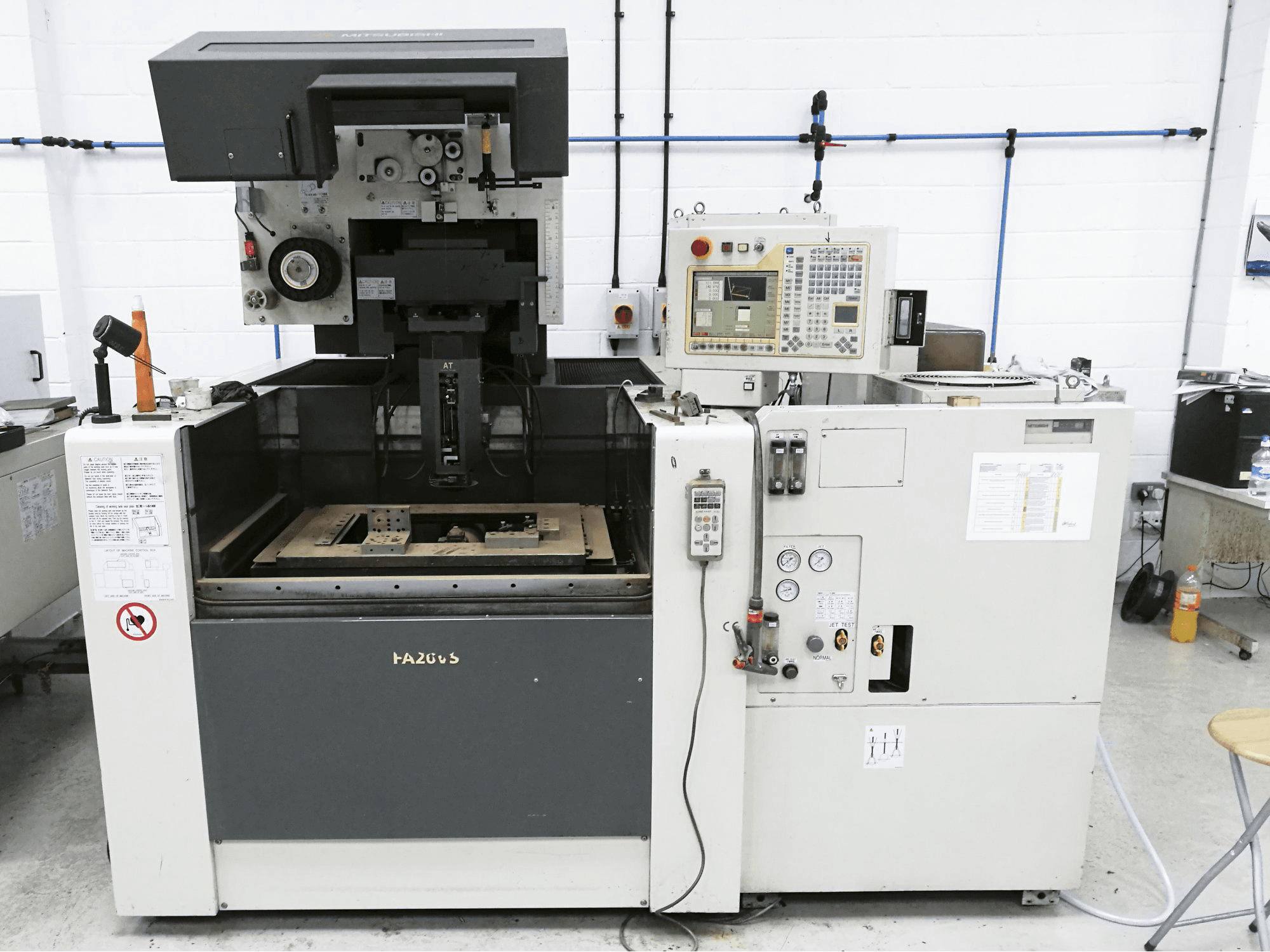 Vista Frontal da Mitsubishi Electric FA20-VS máquina