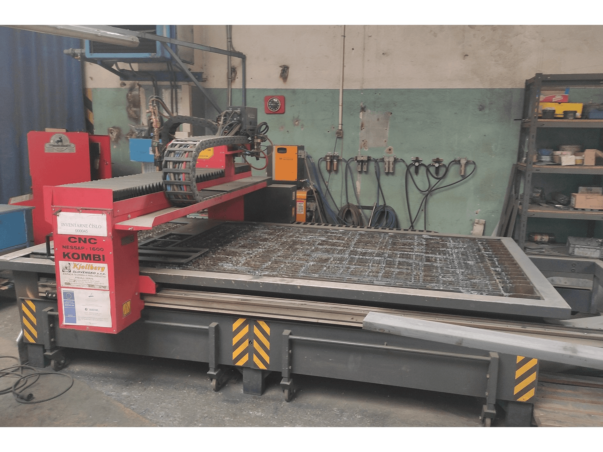 Vista Frontal da Nessap 1600 Kombi Plus máquina