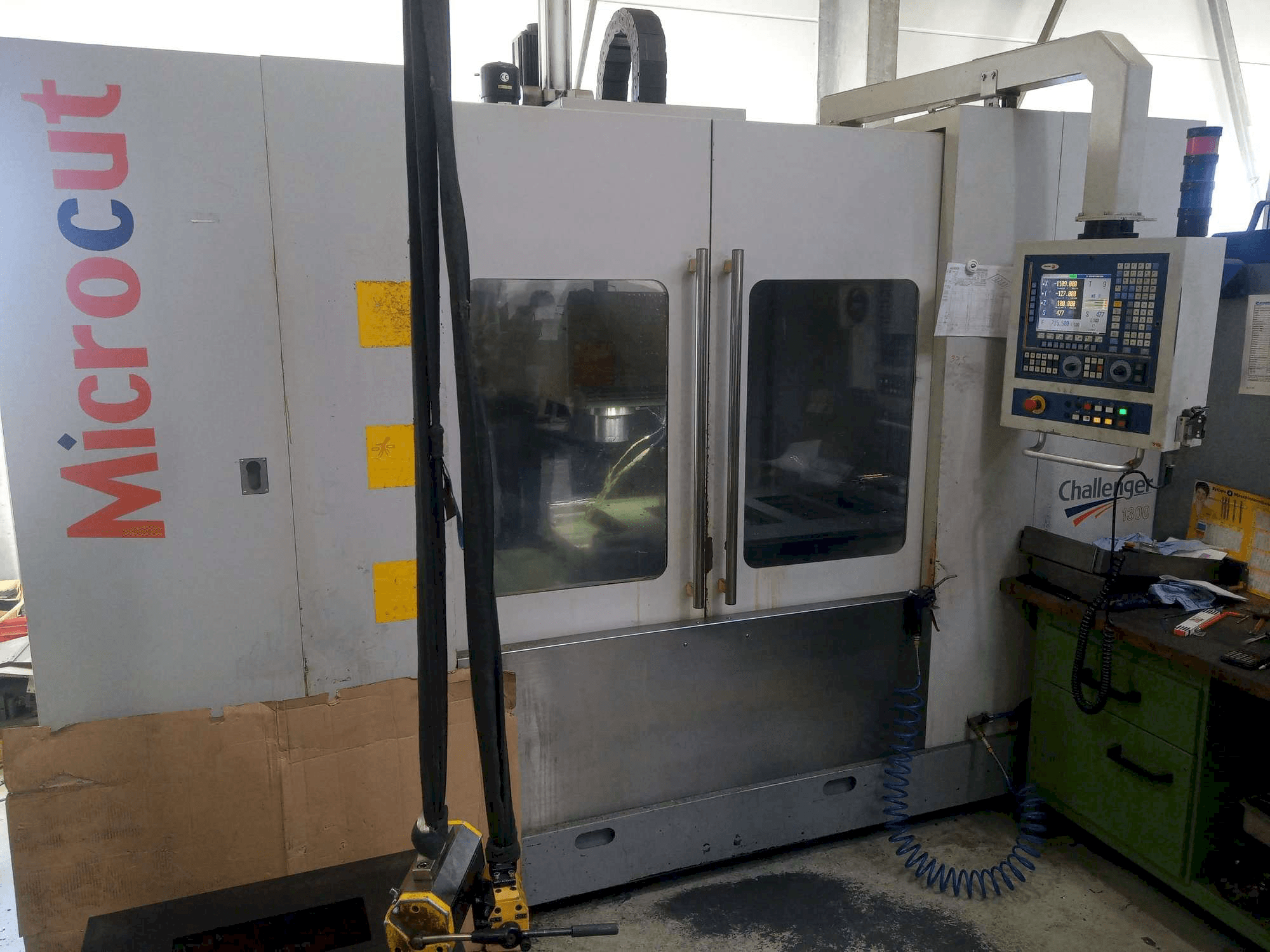 Vista Frontal da Micromill VMC 1300 máquina