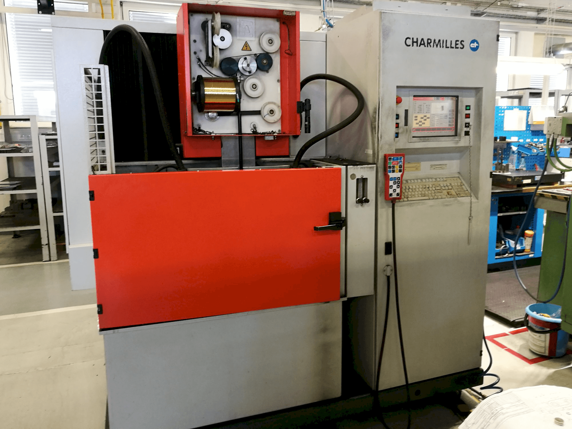 Vista Frontal da CHARMILLES ROBOFIL 240 SL máquina