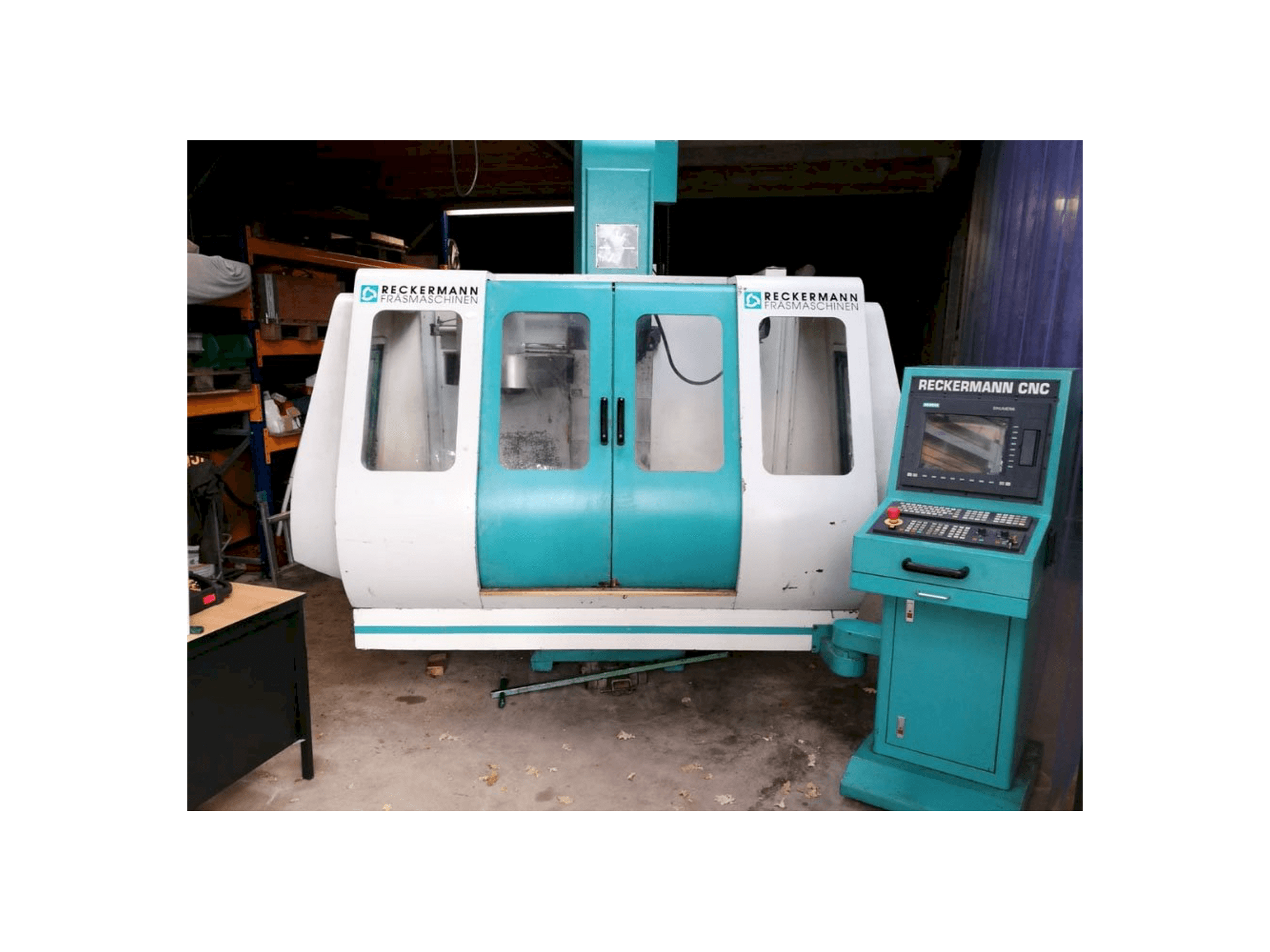 Vista Frontal da RECKERMANN VMC 850 máquina