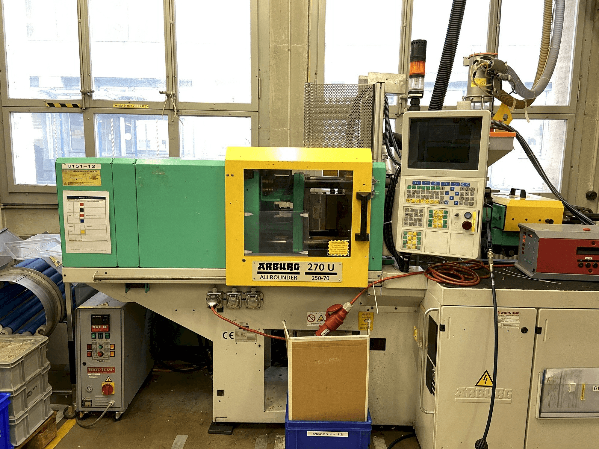 Vista Frontal da Arburg 270 U 250-70 máquina