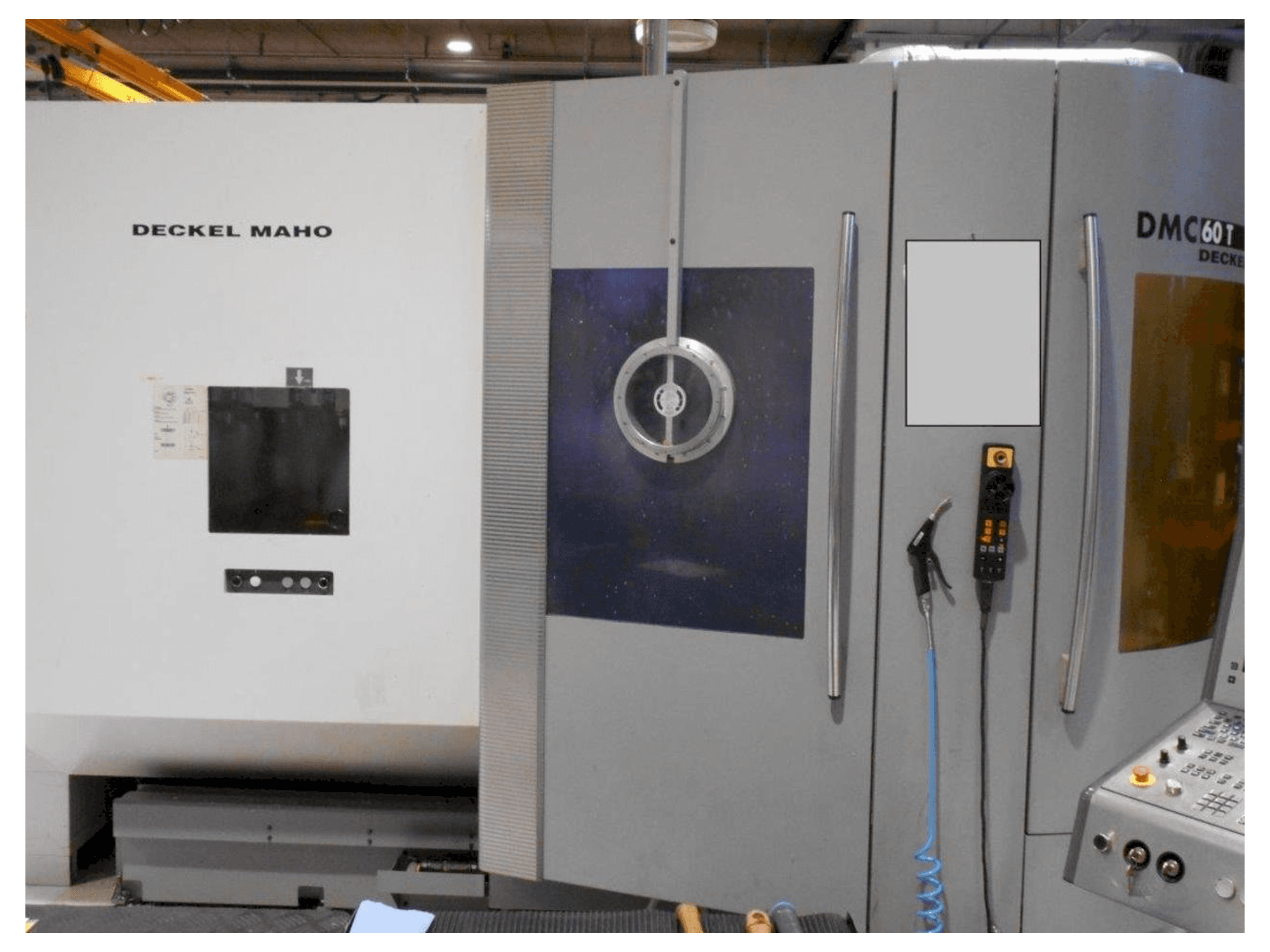 Vista Frontal da DECKEL MAHO DMC 60T máquina