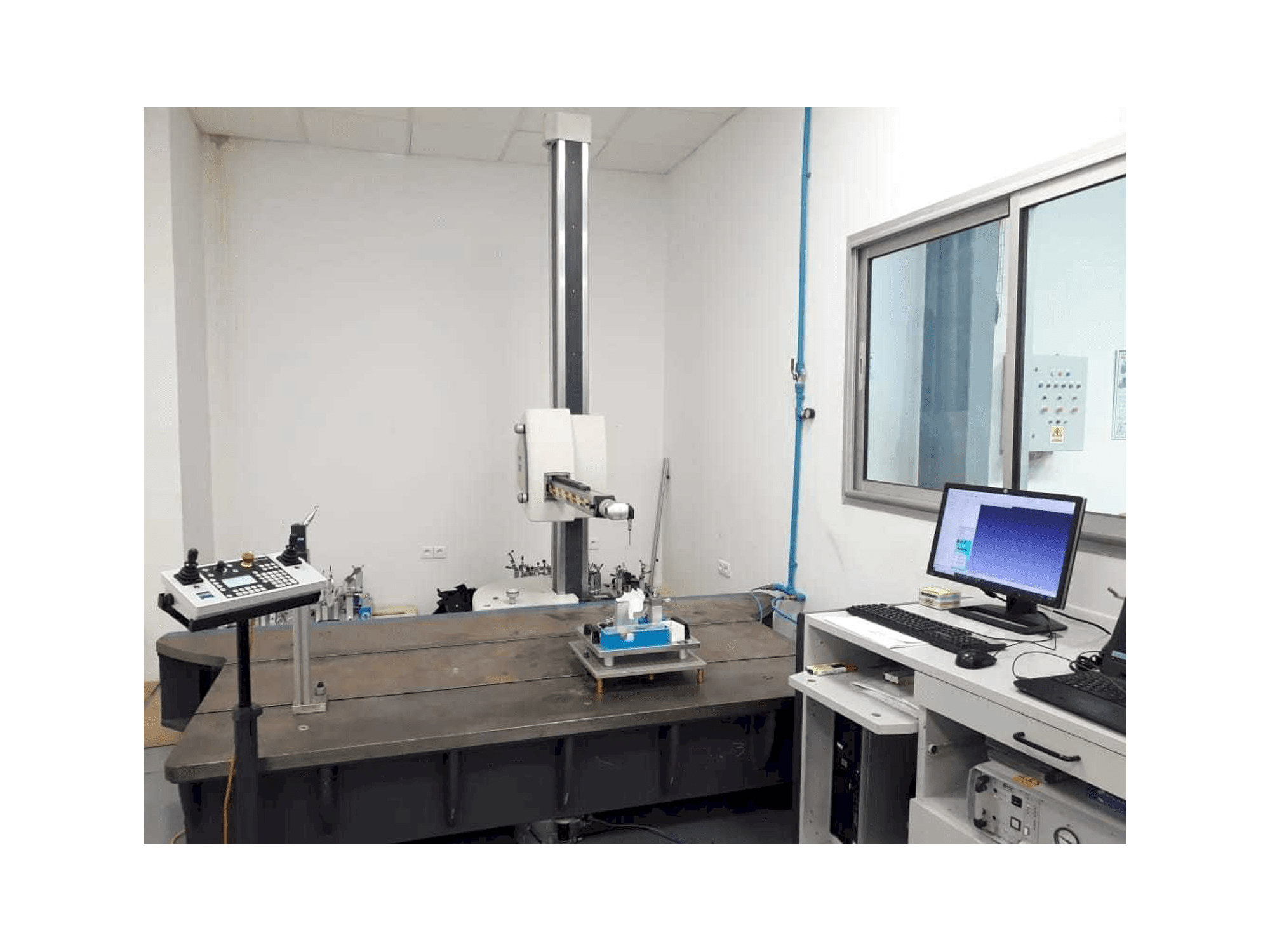 Vista Frontal da ZEISS Carmet CNC máquina