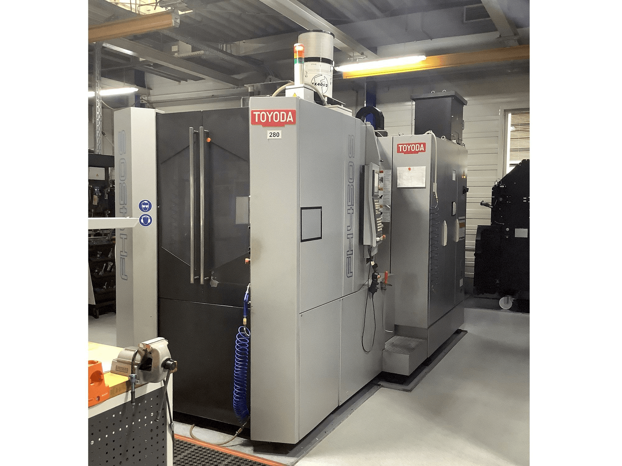 Vista Frontal da TOYODA FH 450S máquina