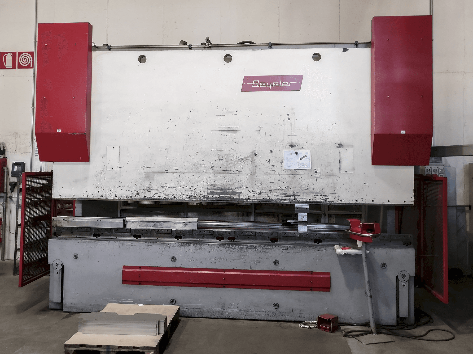 Vista Frontal da BEYELER PR6 máquina