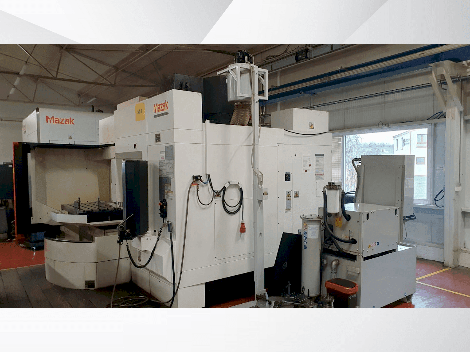 Vista Frontal da Mazak VCS 530C-2PC máquina