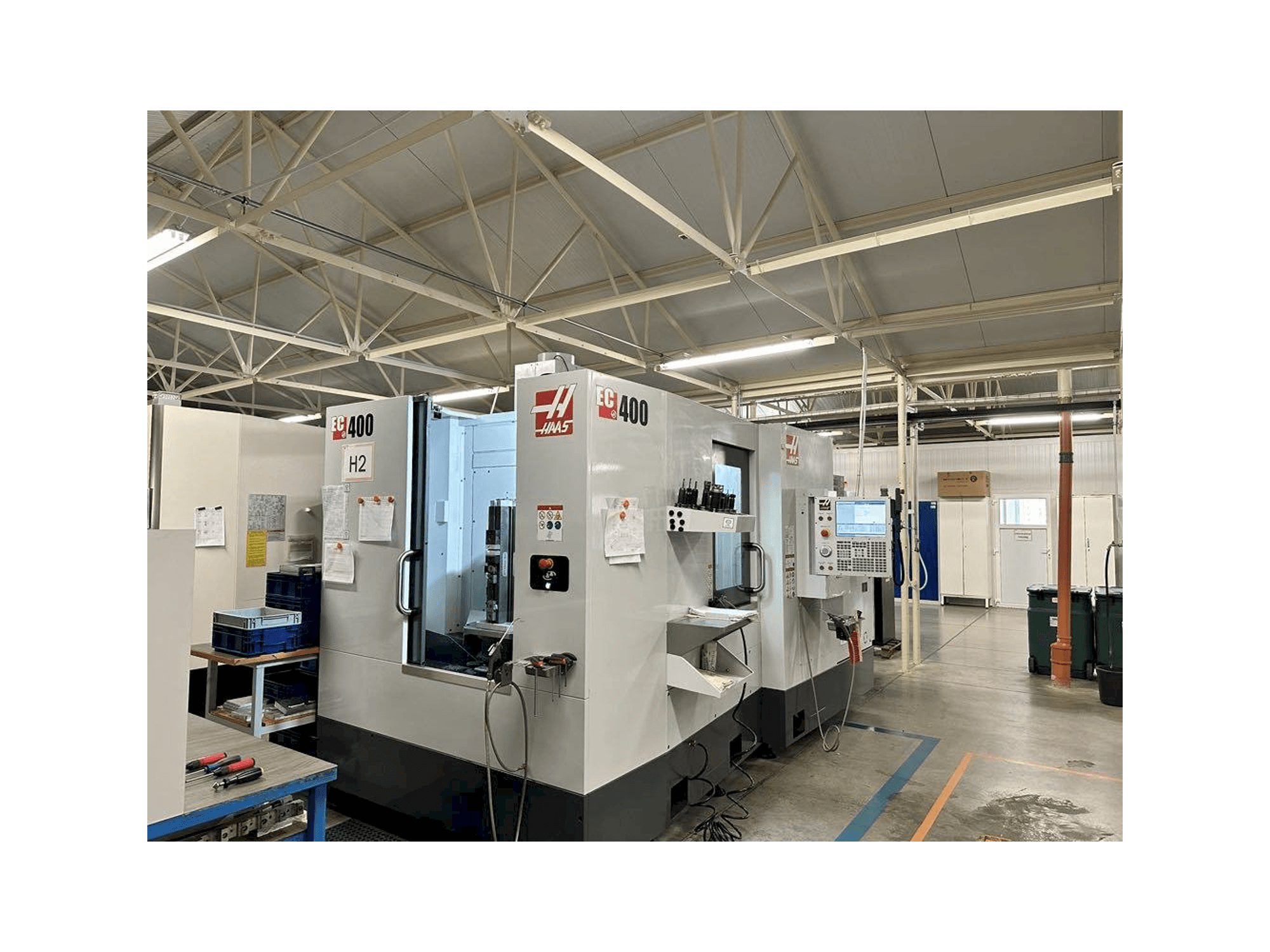Vista Frontal da HAAS EC-400 máquina