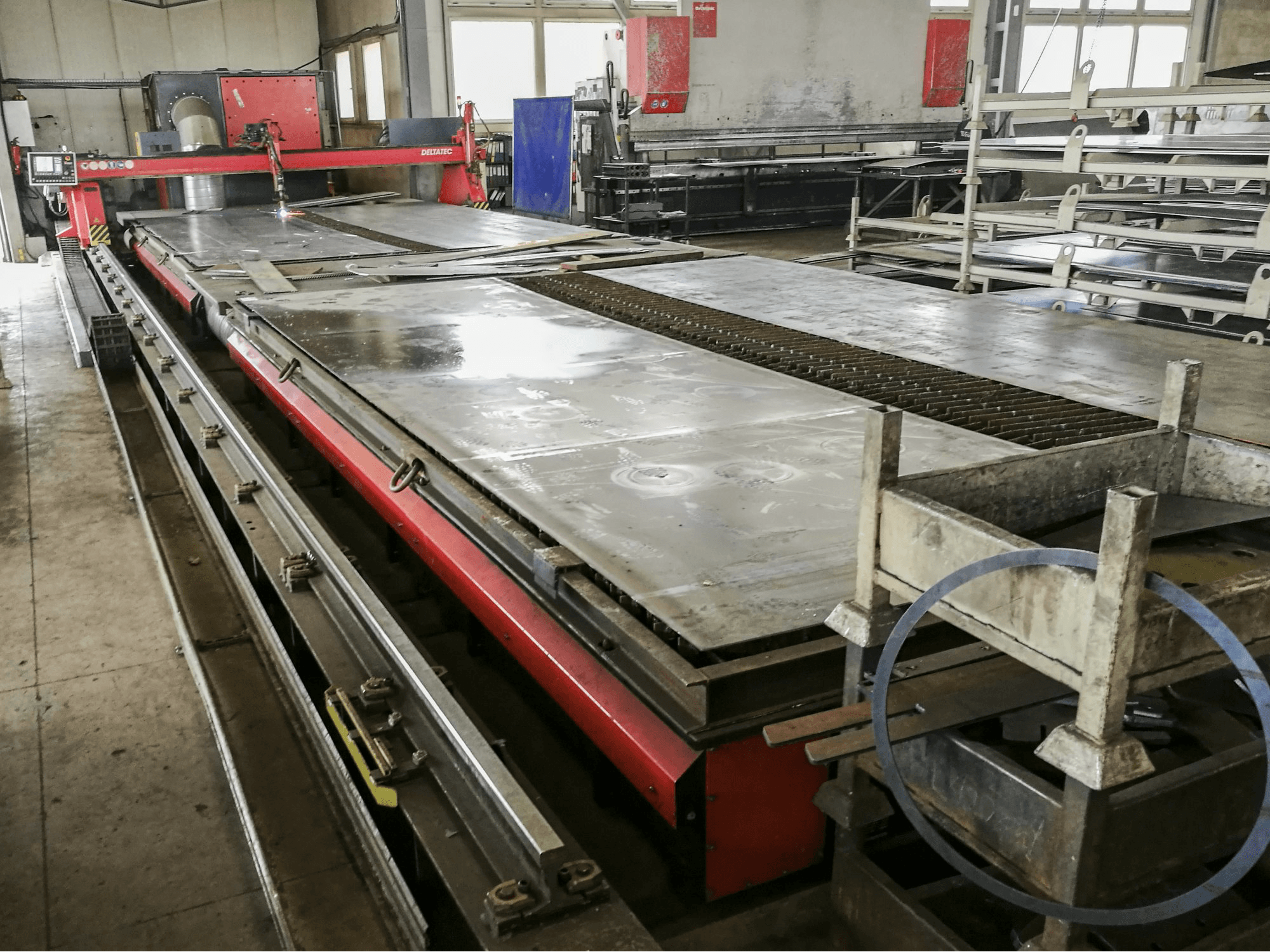 Vista Esquerda da KOIKE DELTATEC máquina