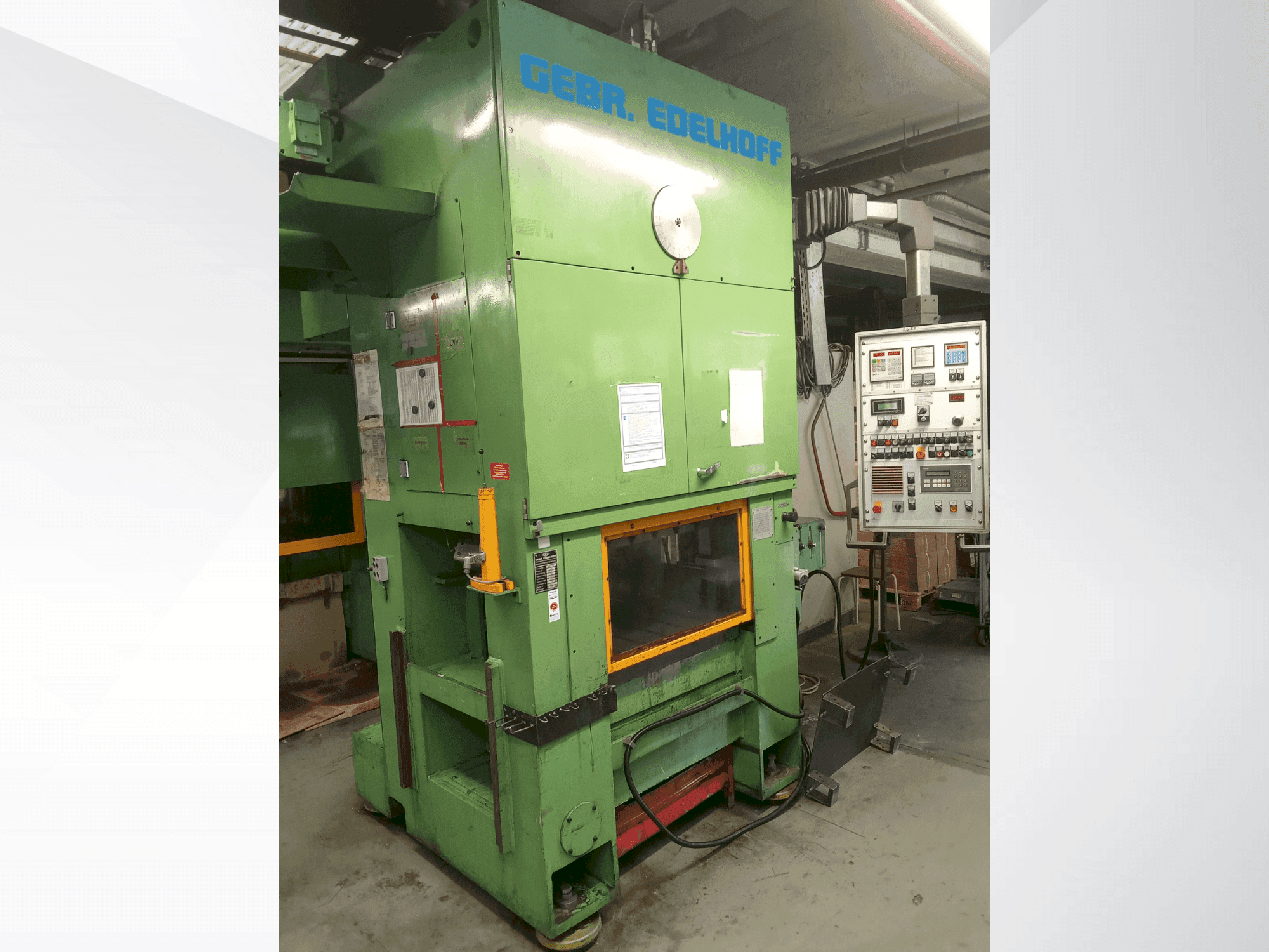 Vista Frontal da EDELHOFF DARR 1/80 máquina