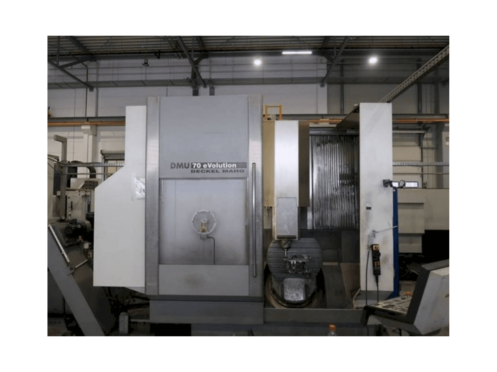 Vista Frontal da DECKEL MAHO DMU 70 eVolution máquina