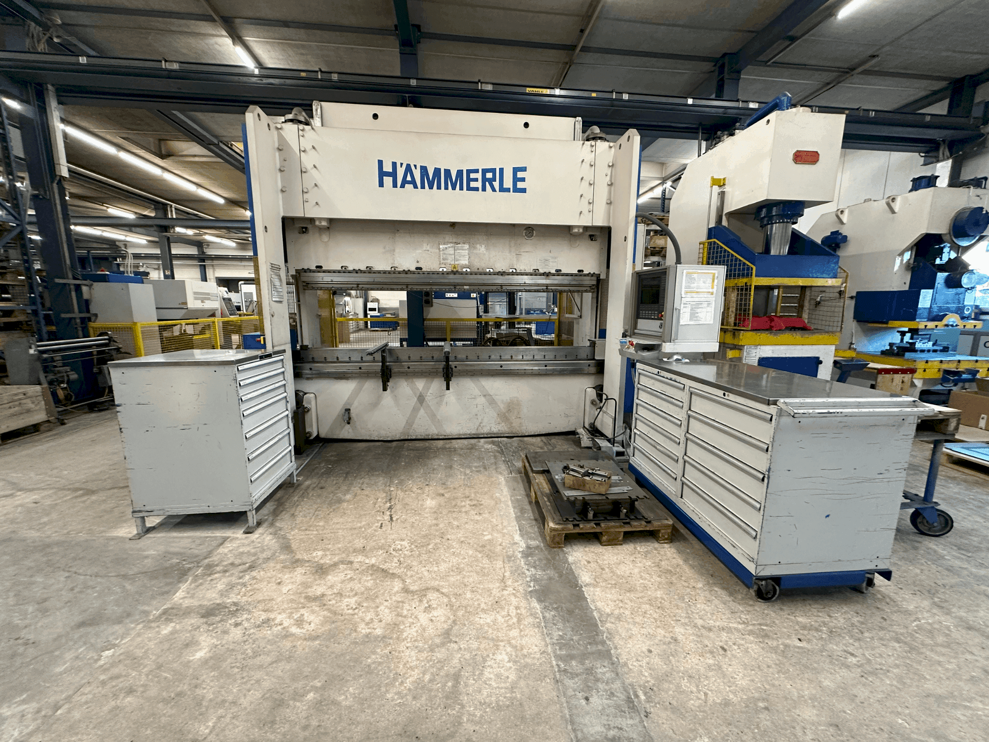Vista Frontal da HAMMERLE BM 200 - 3100 máquina