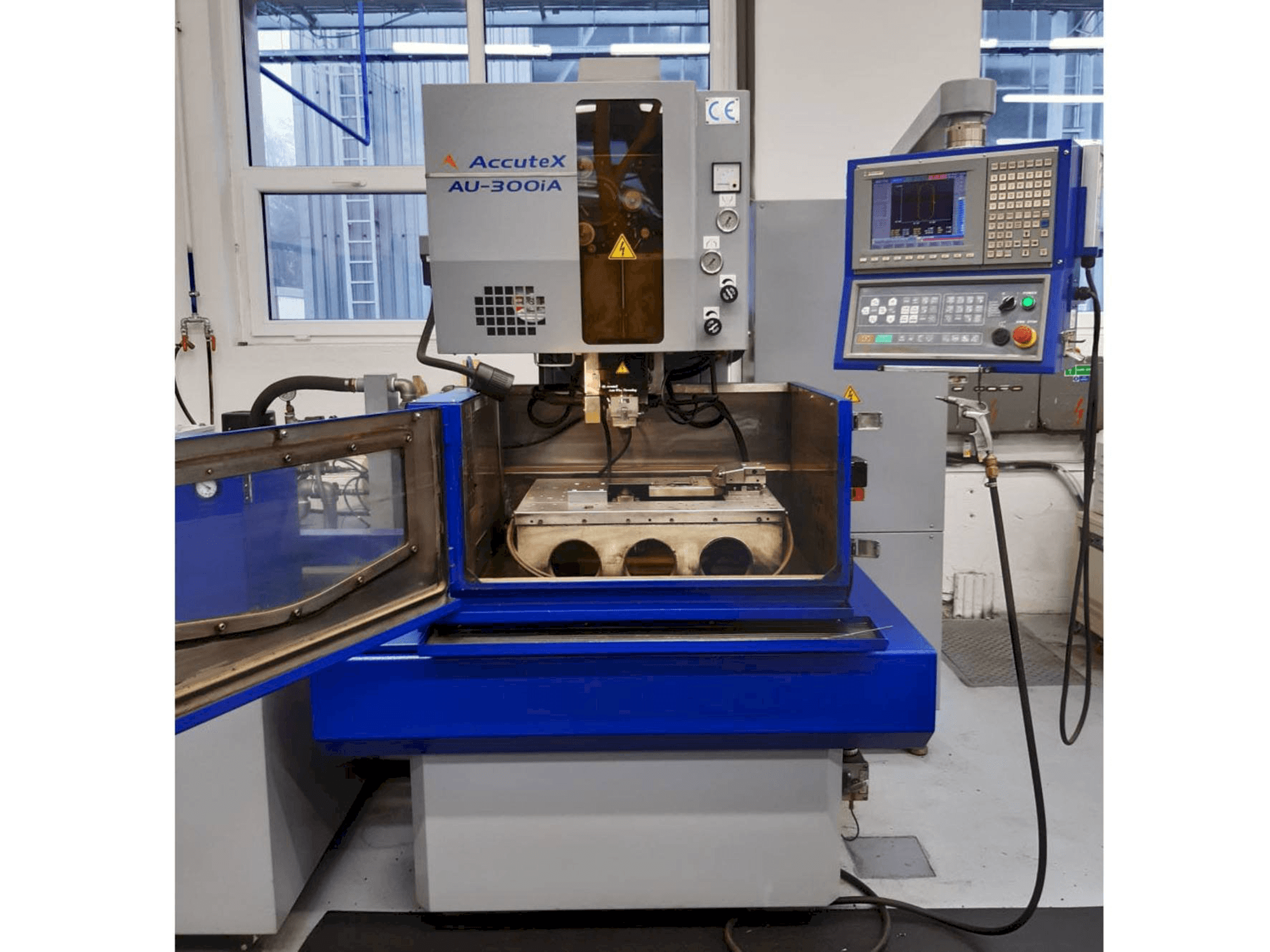 Vista Frontal da AccuteX AU-300iA máquina