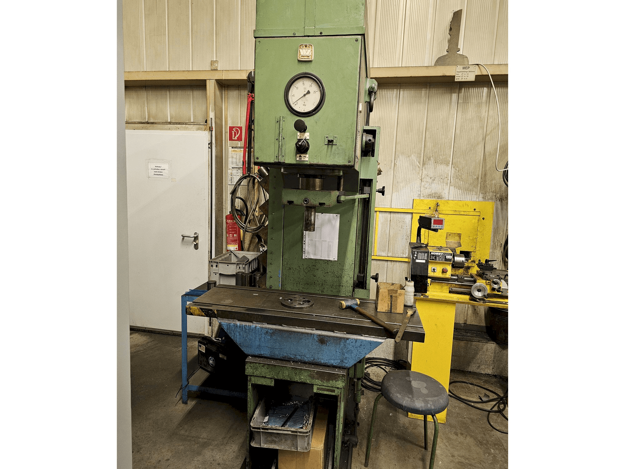 Vista Frontal da VEB PYE/25/1 máquina