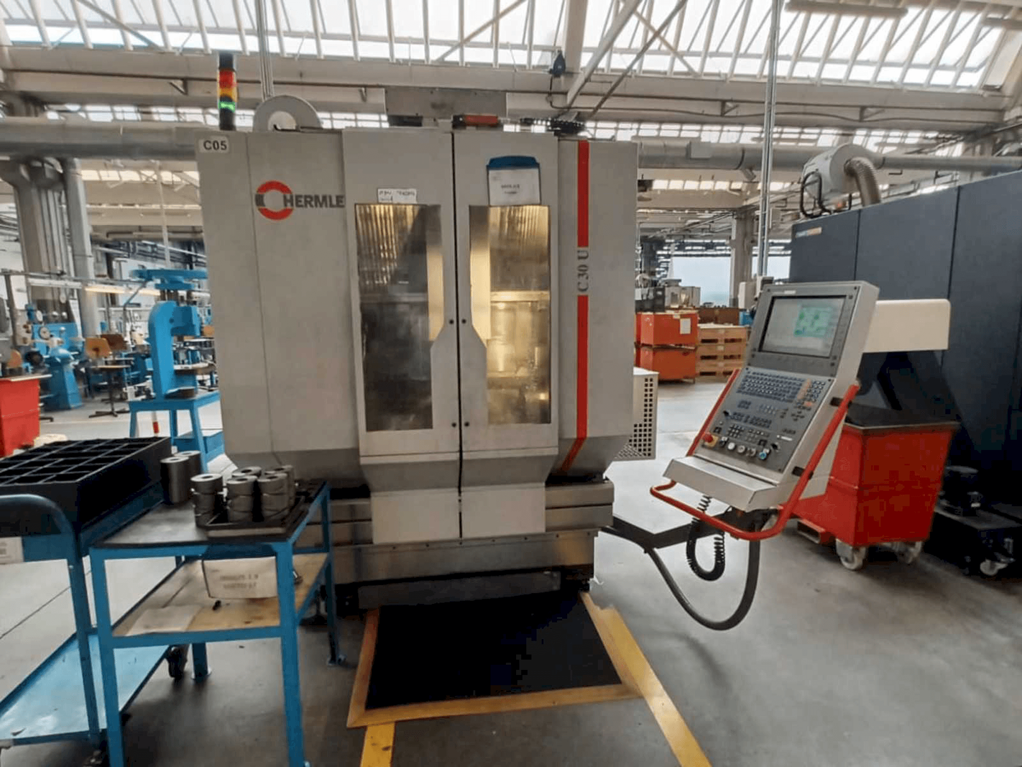 Vista Frontal da HERMLE C30U máquina