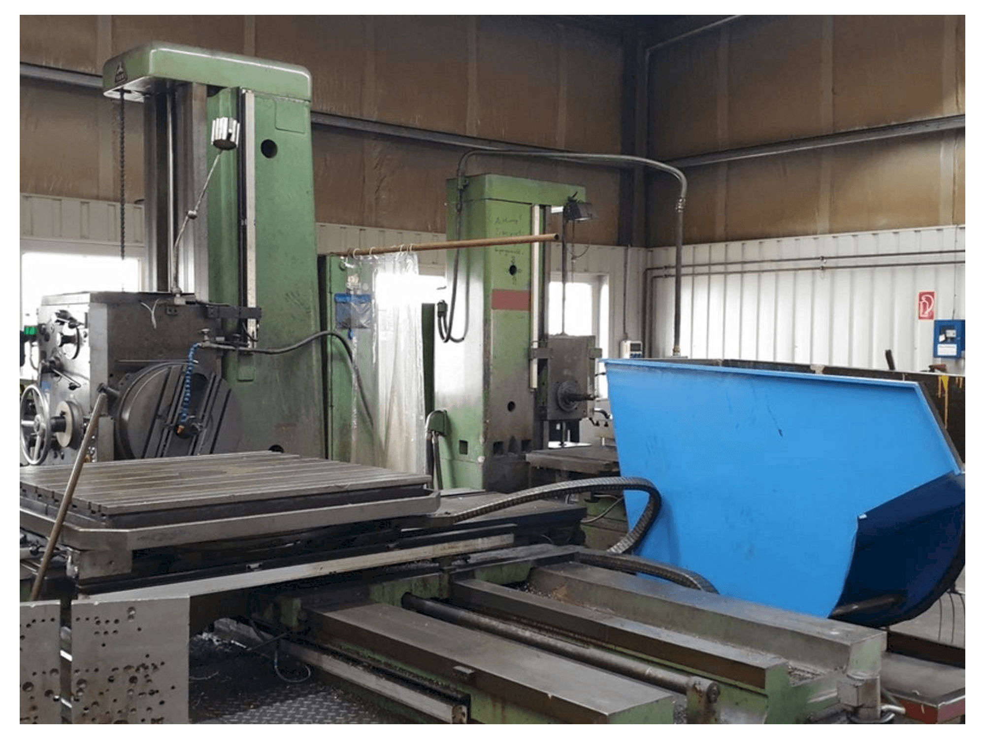 Vista Frontal da TOS W 100 A máquina