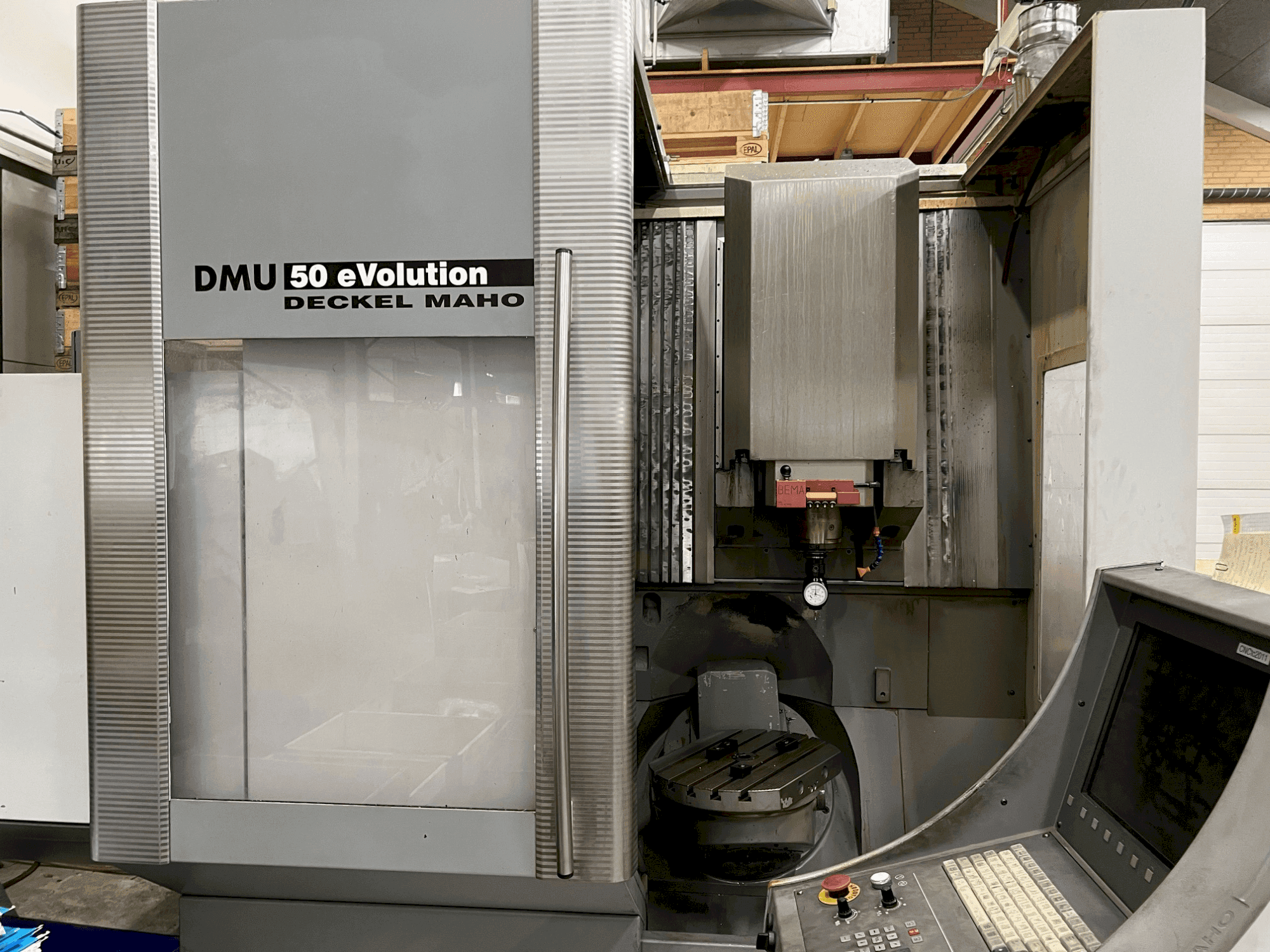 Vista Frontal da DECKEL MAHO DMU 50 eVolution máquina