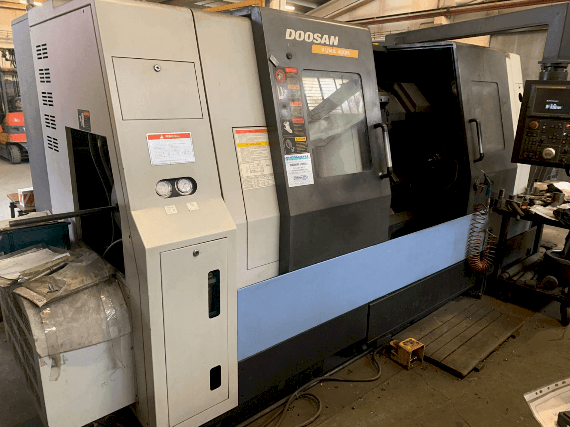 Vista Frontal da DOOSAN PUMA 400M máquina