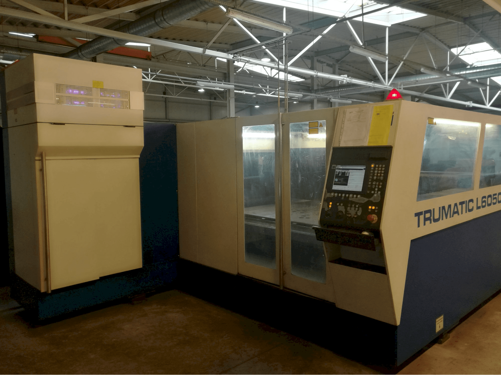 Vista Direita da Trumpf Trumatic L 6050 máquina