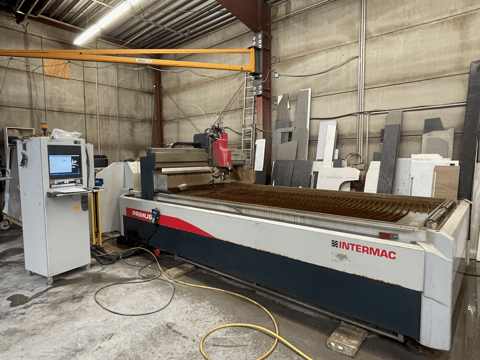 Vista Frontal da Intermac Primus 184 máquina