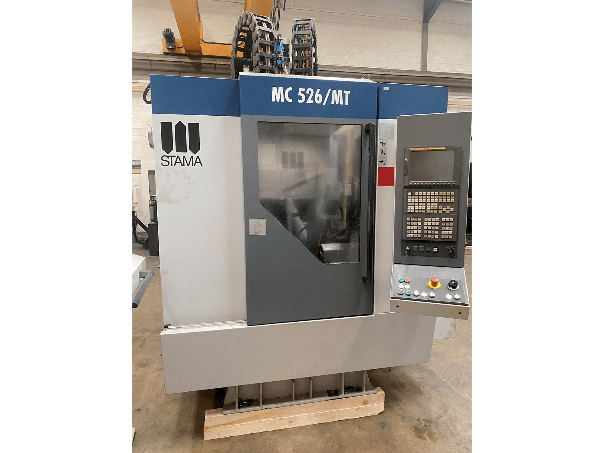 Vista Frontal da STAMA MC 526 máquina