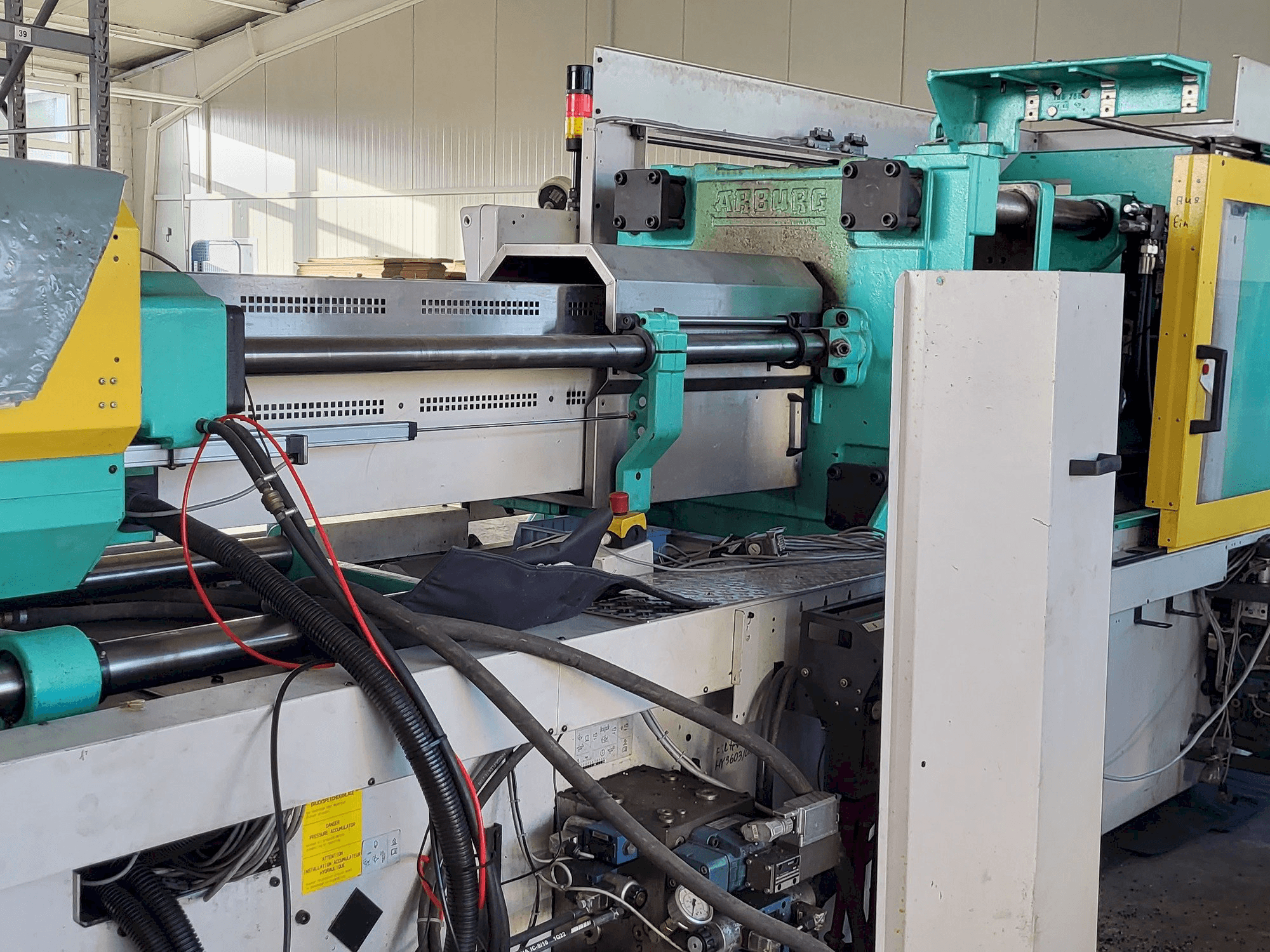 Vista Esquerda da Arburg Allrounder Centex 570C2200-1300 máquina