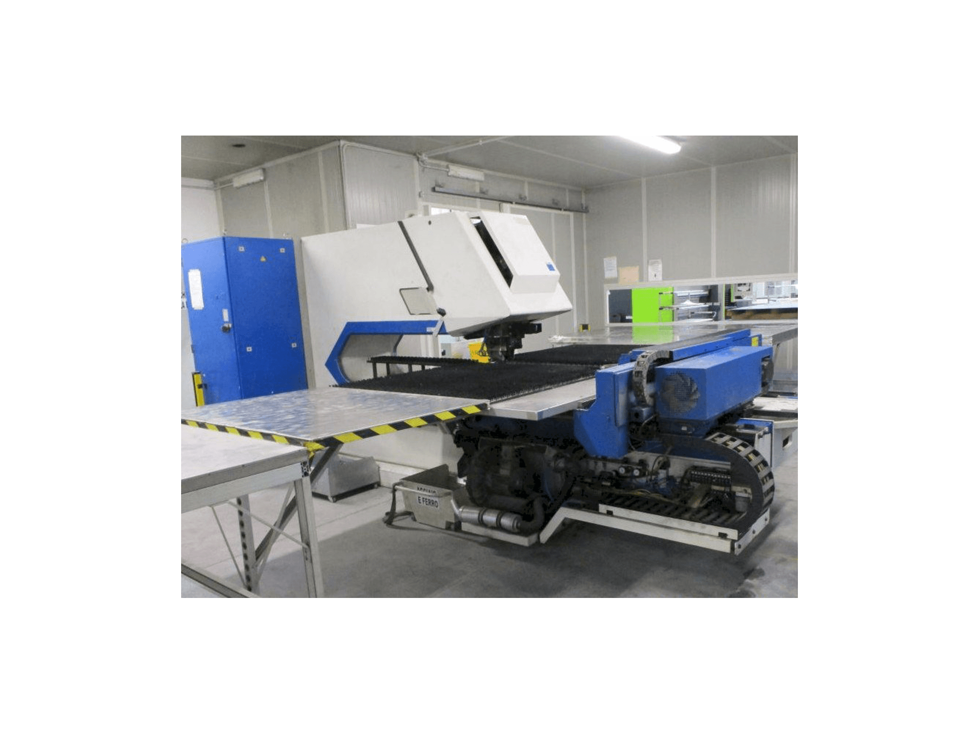 Vista Frontal da Trumpf Trumatic 2000R máquina