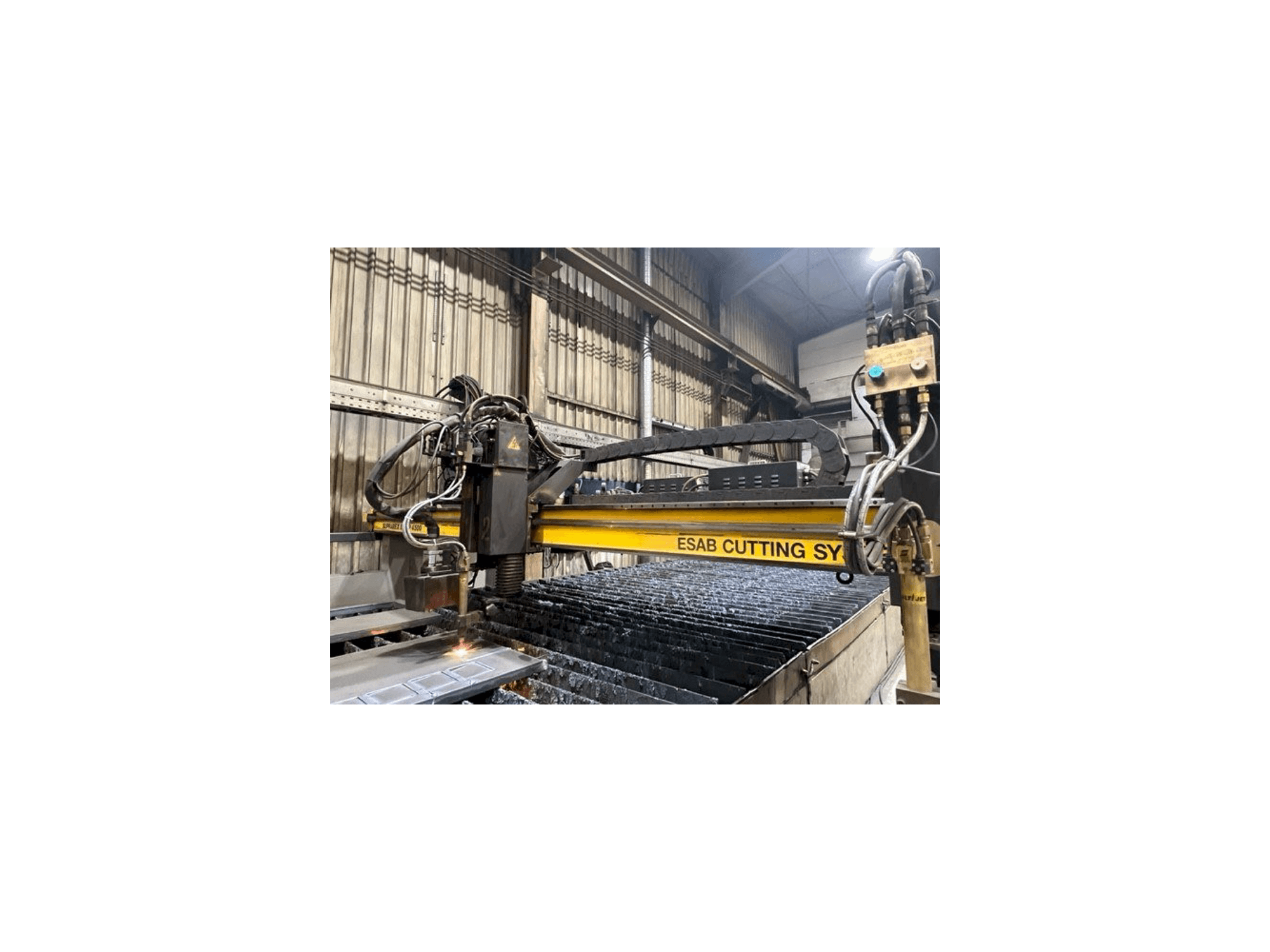 Vista Frontal da ESAB SXE-P14500 SUPRAREX máquina