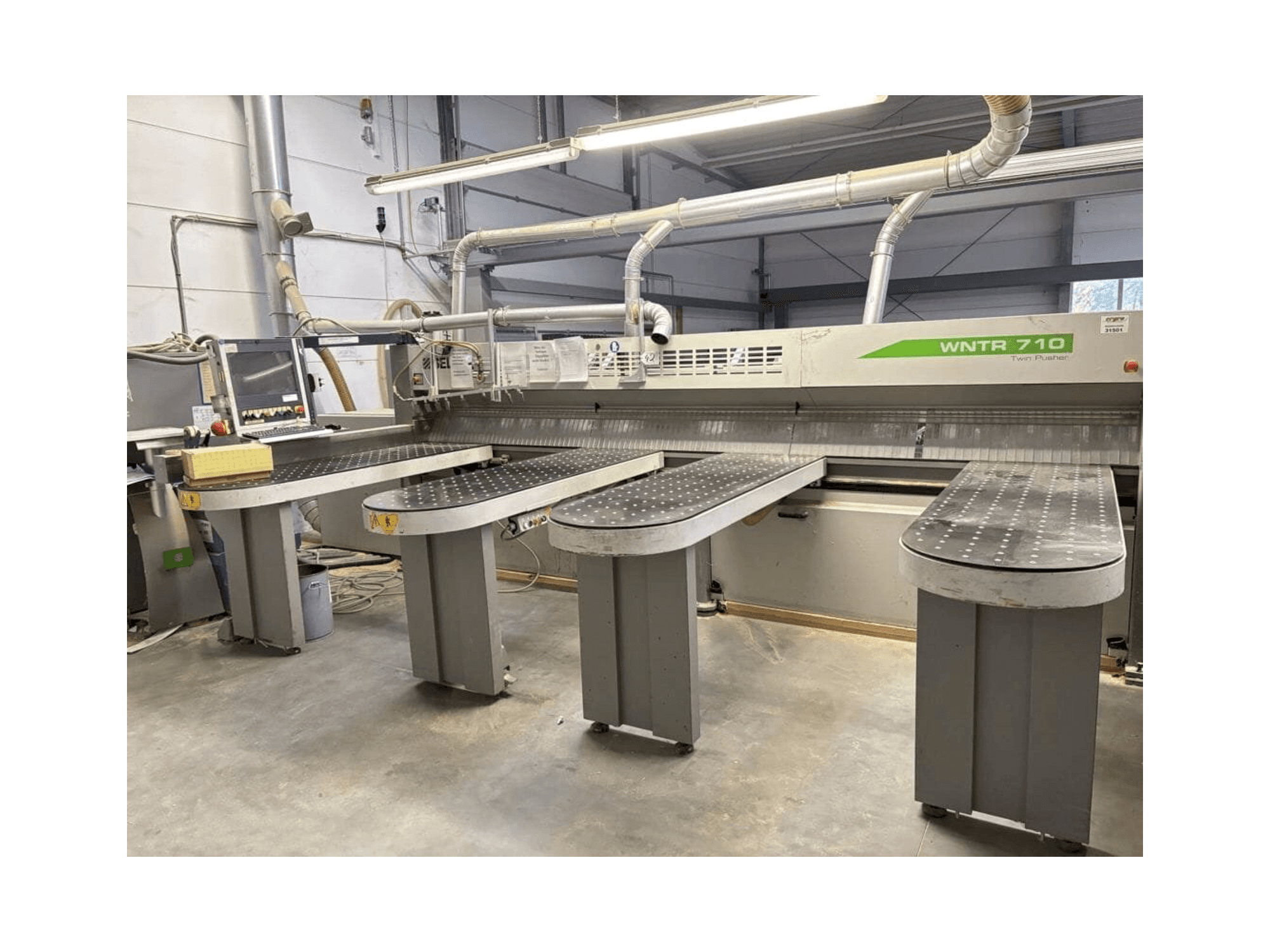 Vista Frontal da SELCO WNTR 710 máquina