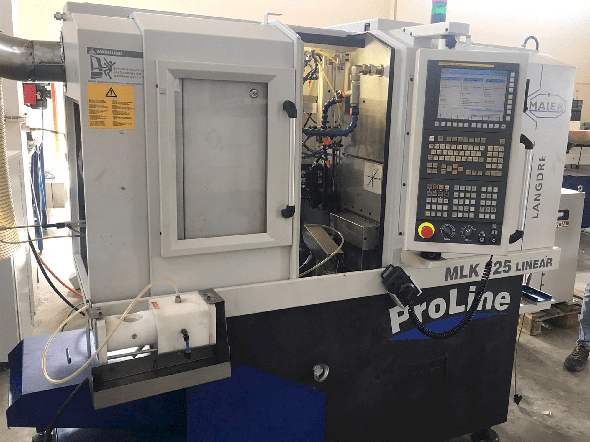 Vista Frontal da Maier MLK 125 Linear máquina
