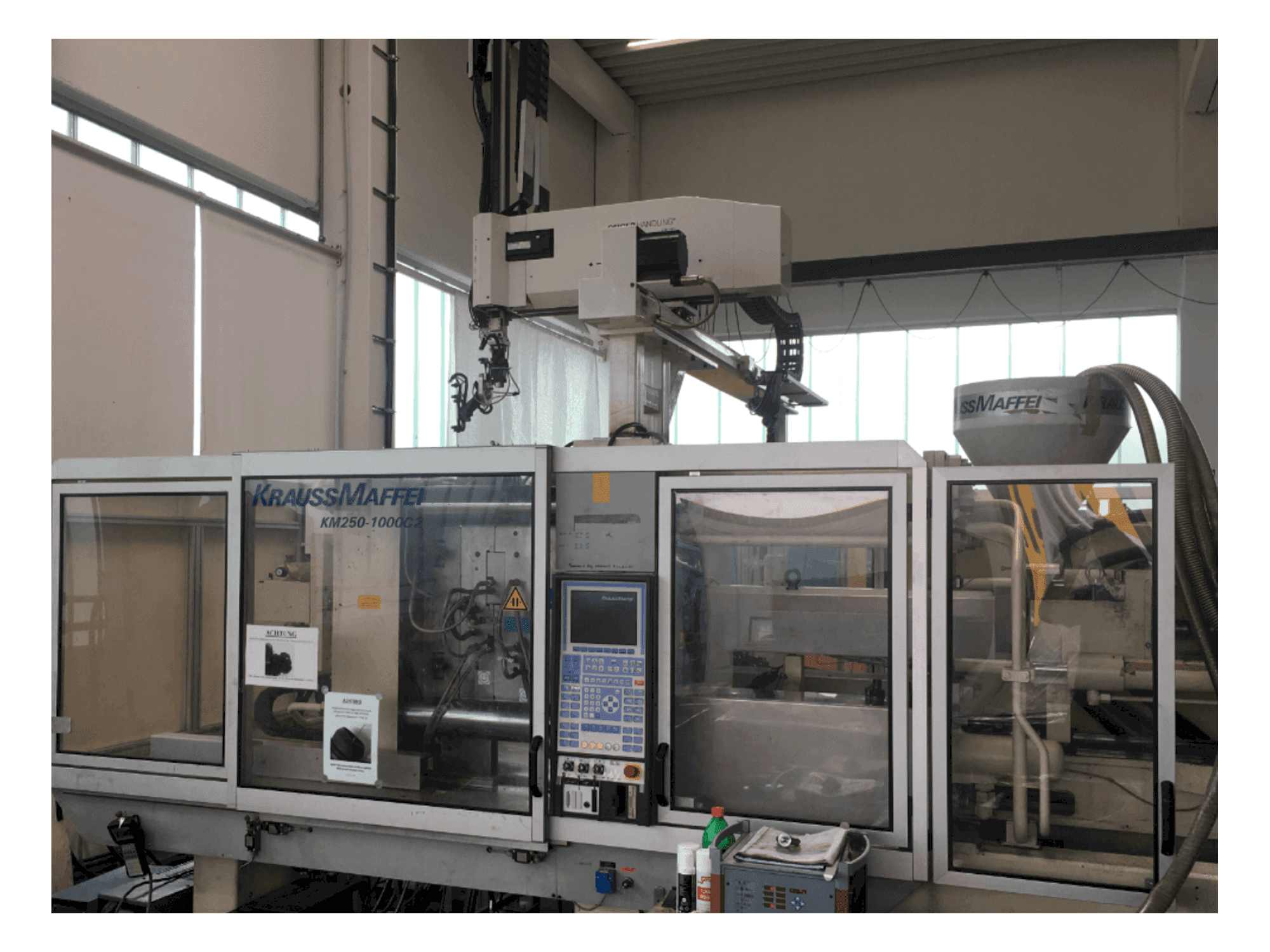 Vista Frontal da Krauss Maffei 250-1000 C2 máquina