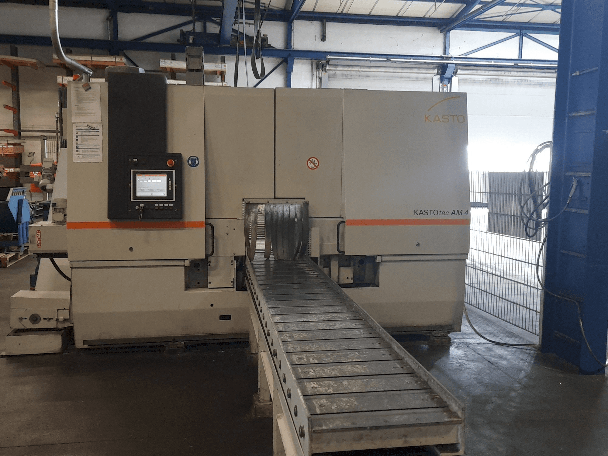 Vista Frontal da KASTO tec AM 4 máquina