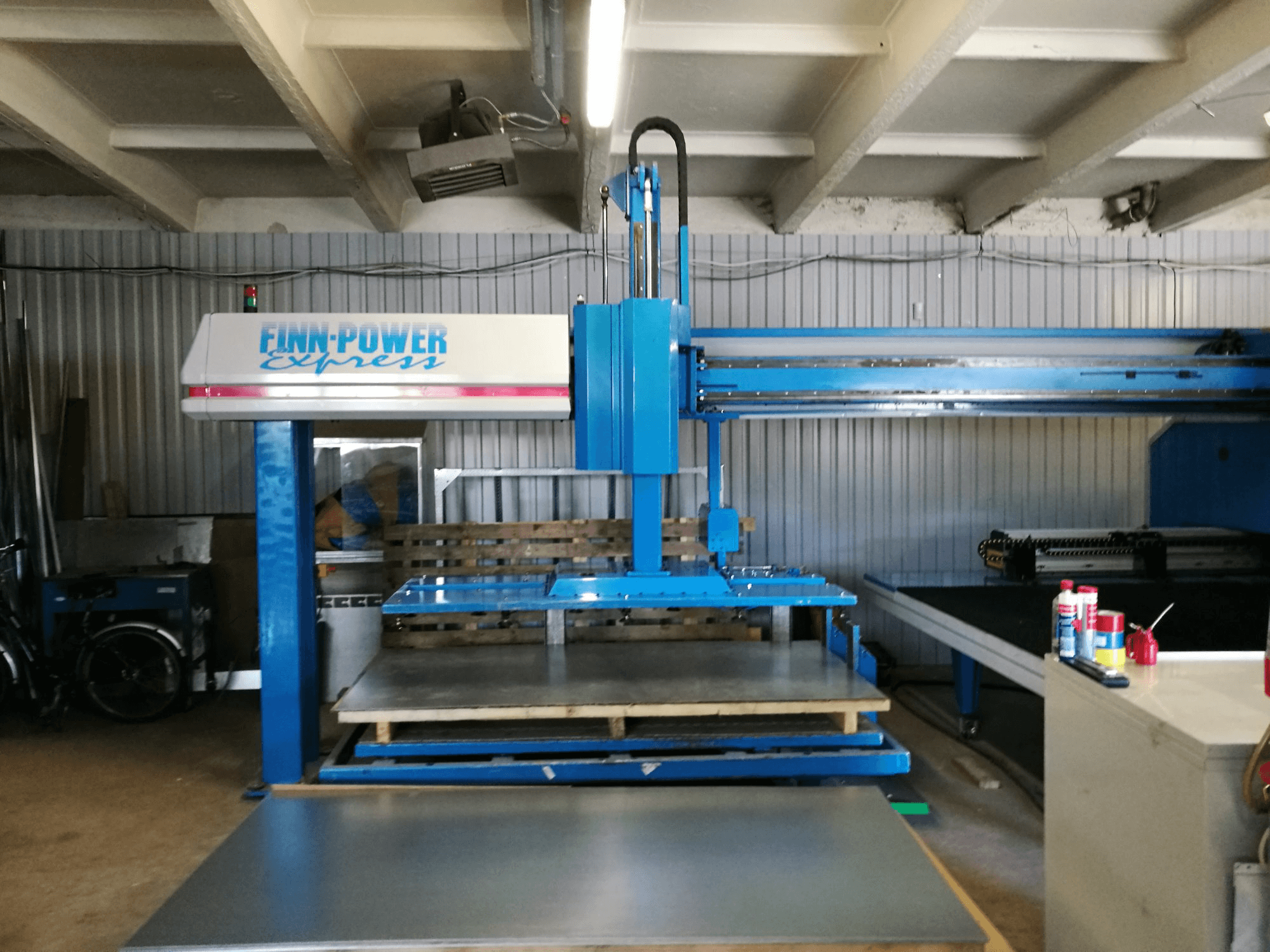 Vista Frontal da Finn-Power A5-20 SB máquina