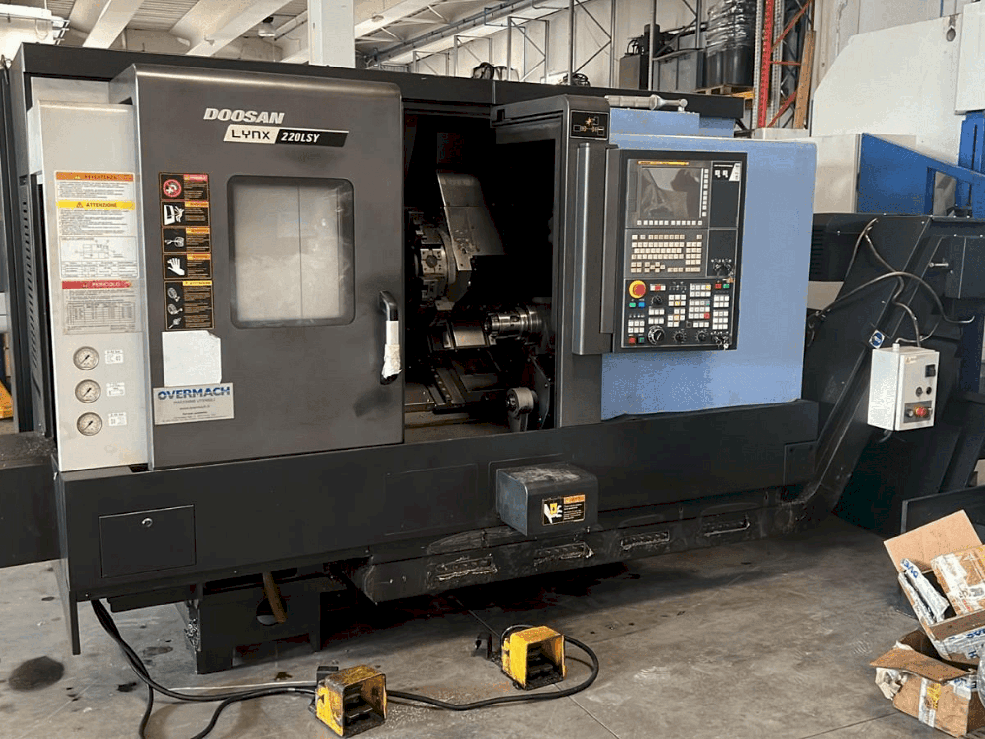 Vista Frontal da DOOSAN DOOSAN LYNX 220LSY máquina