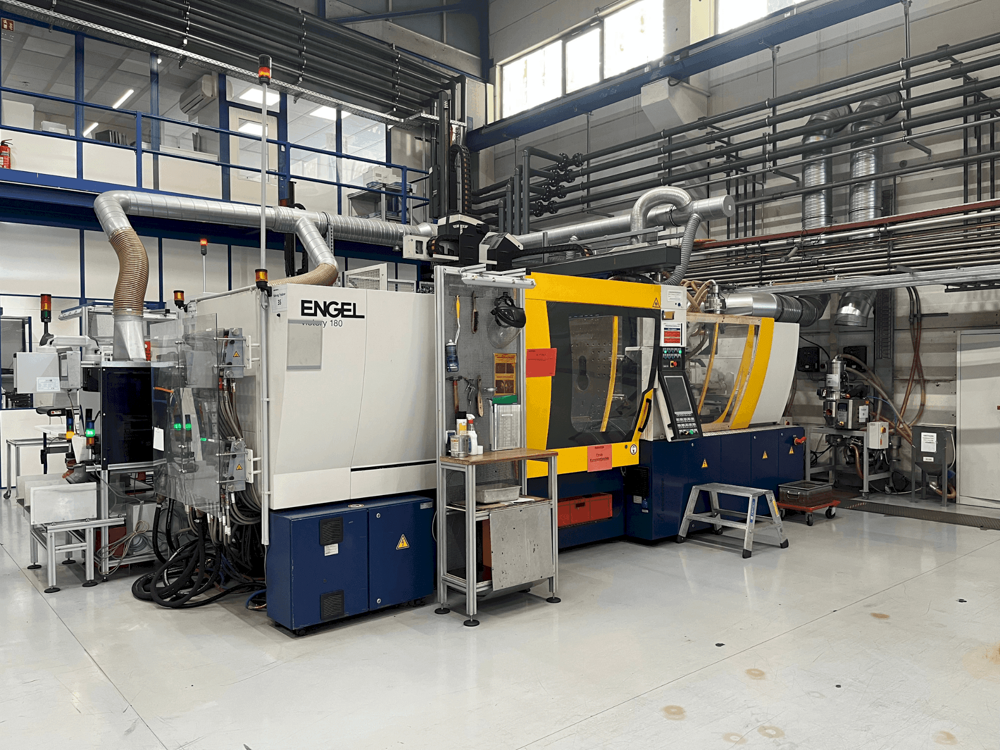 Vista Frontal da Engel Victory 200H/60W/180 combi + Viper 40 máquina