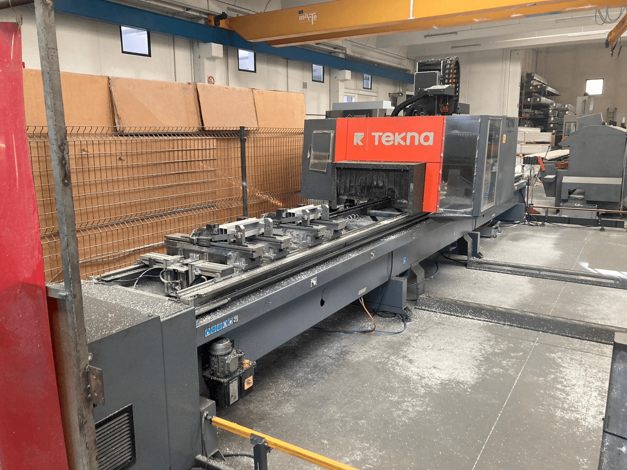 Vista Frontal da Tekna TKE 944-7 máquina