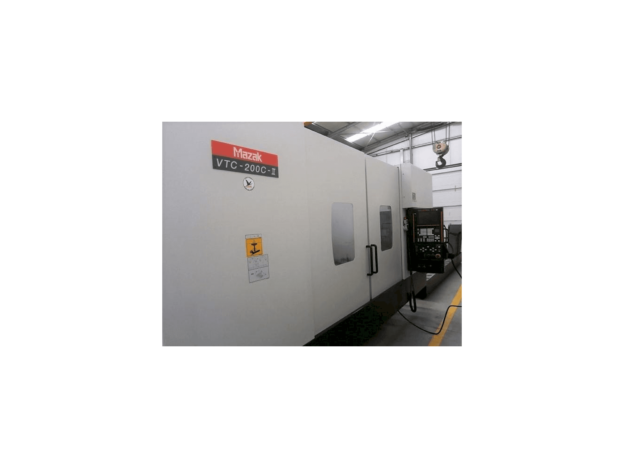 Vista Frontal da Mazak VTC-200C máquina