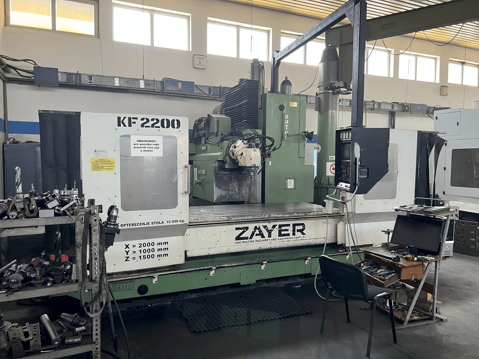 Vista Frontal da Zayer KF 2200 máquina