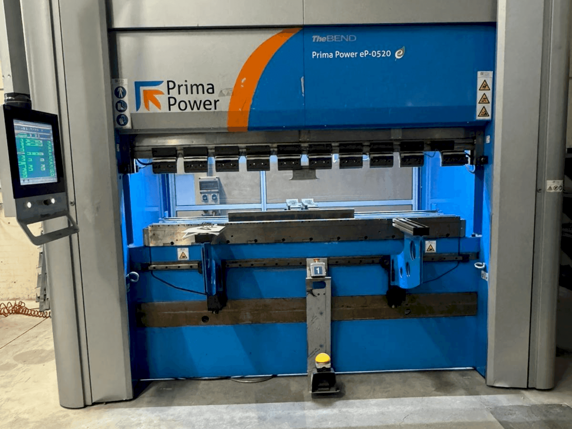 Vista Frontal da Prima Power eP-0520 máquina