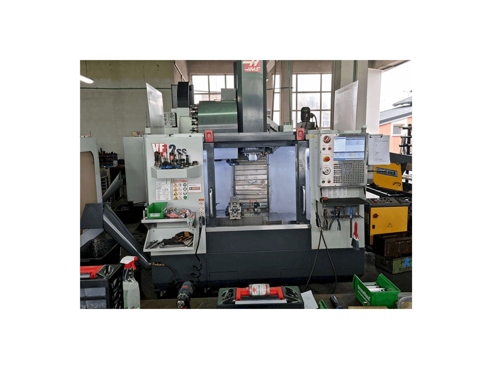 Vista Frontal da HAAS VF-2SS máquina