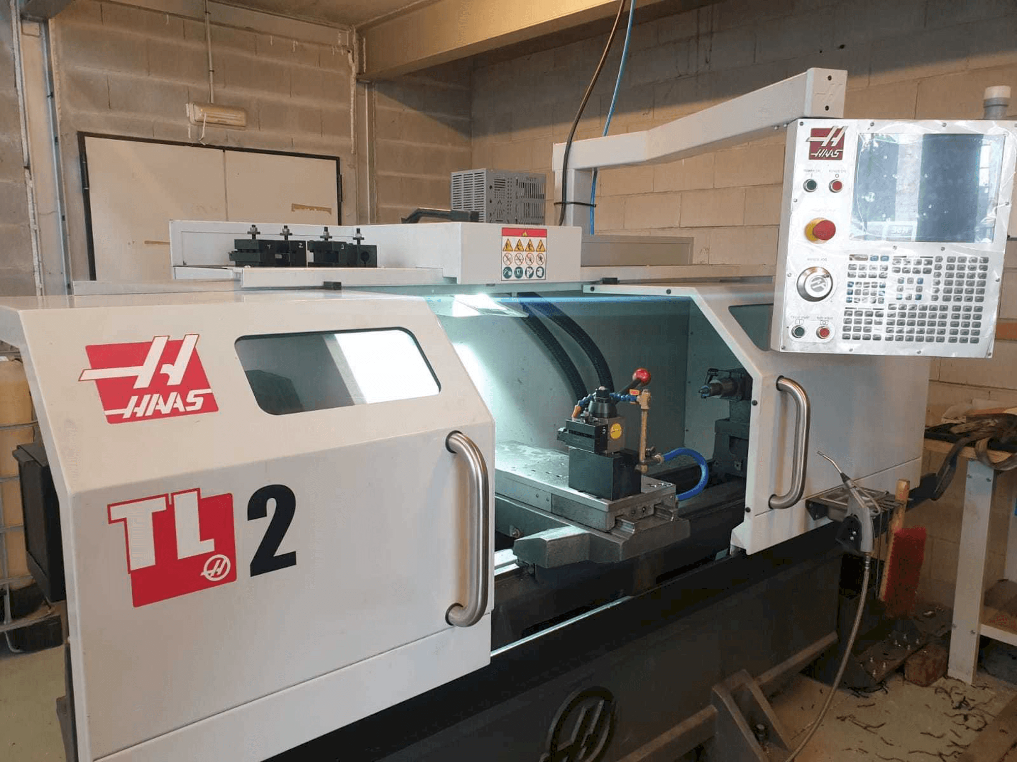 Vista Frontal da HAAS TL-2 máquina